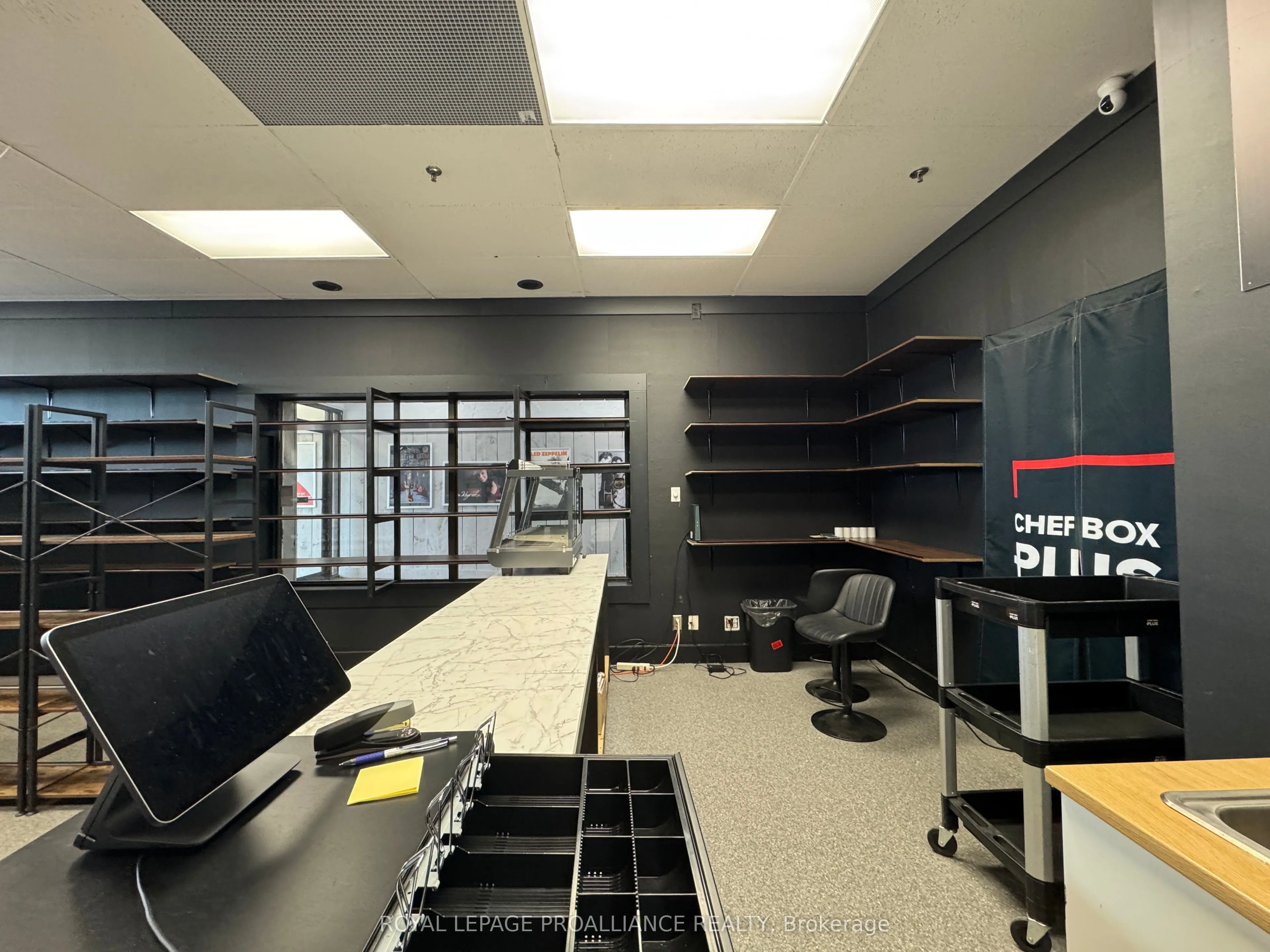 12 Dundas Street W