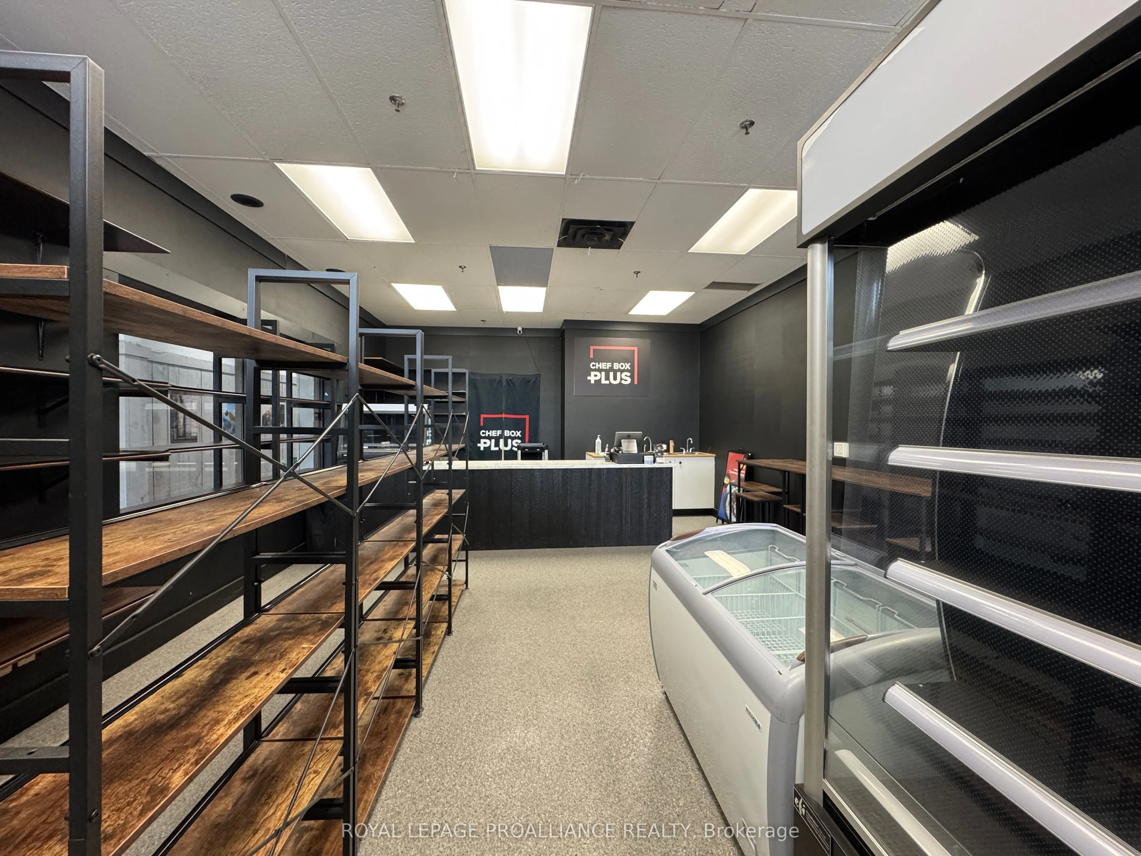 12 Dundas Street W