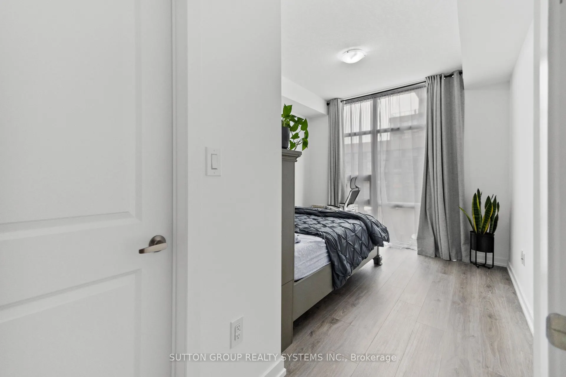 460 Dundas Street, #231