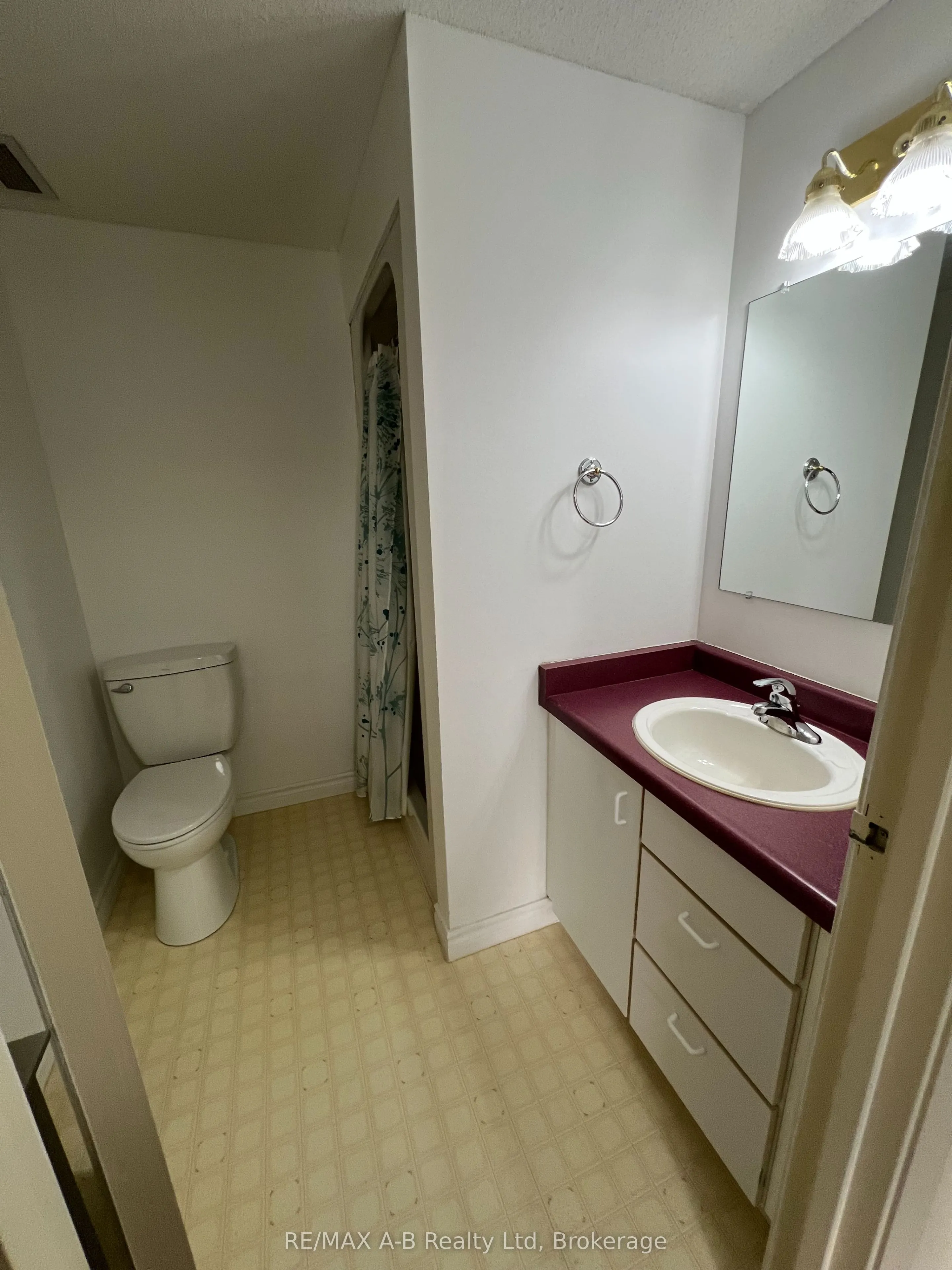 199 Hope Street East Street E, #305