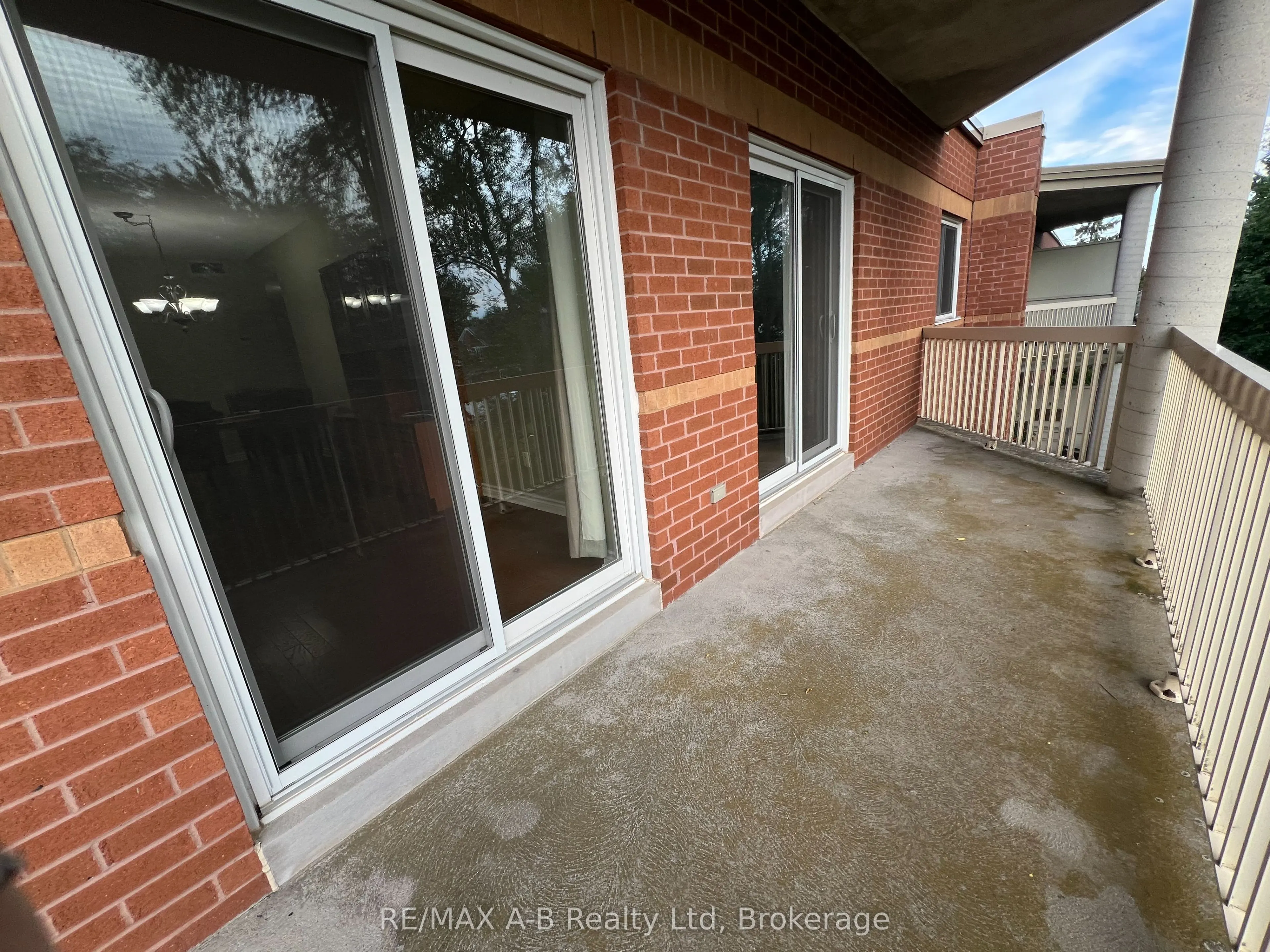 199 Hope Street East Street E, #305