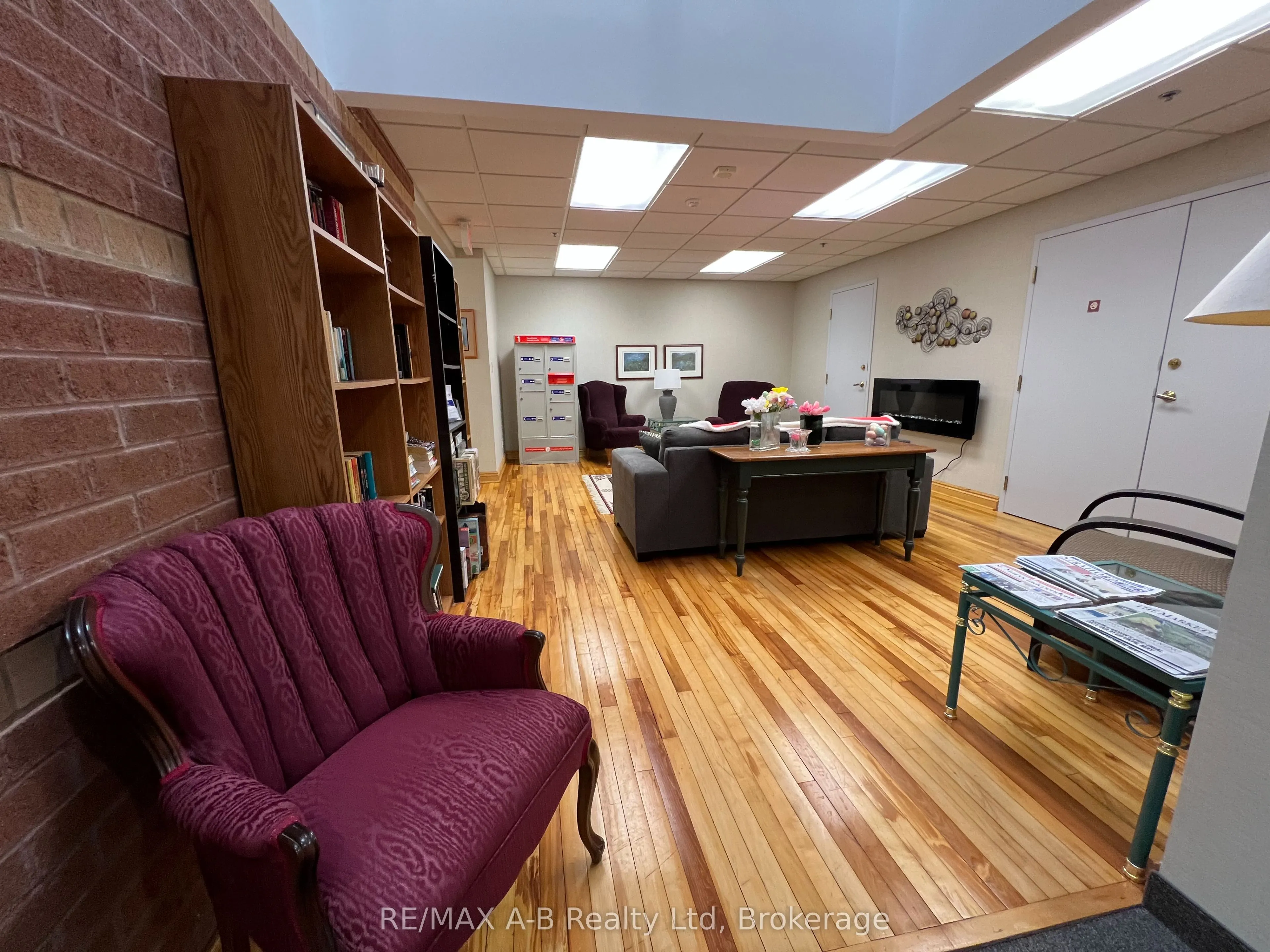 199 Hope Street East Street E, #305
