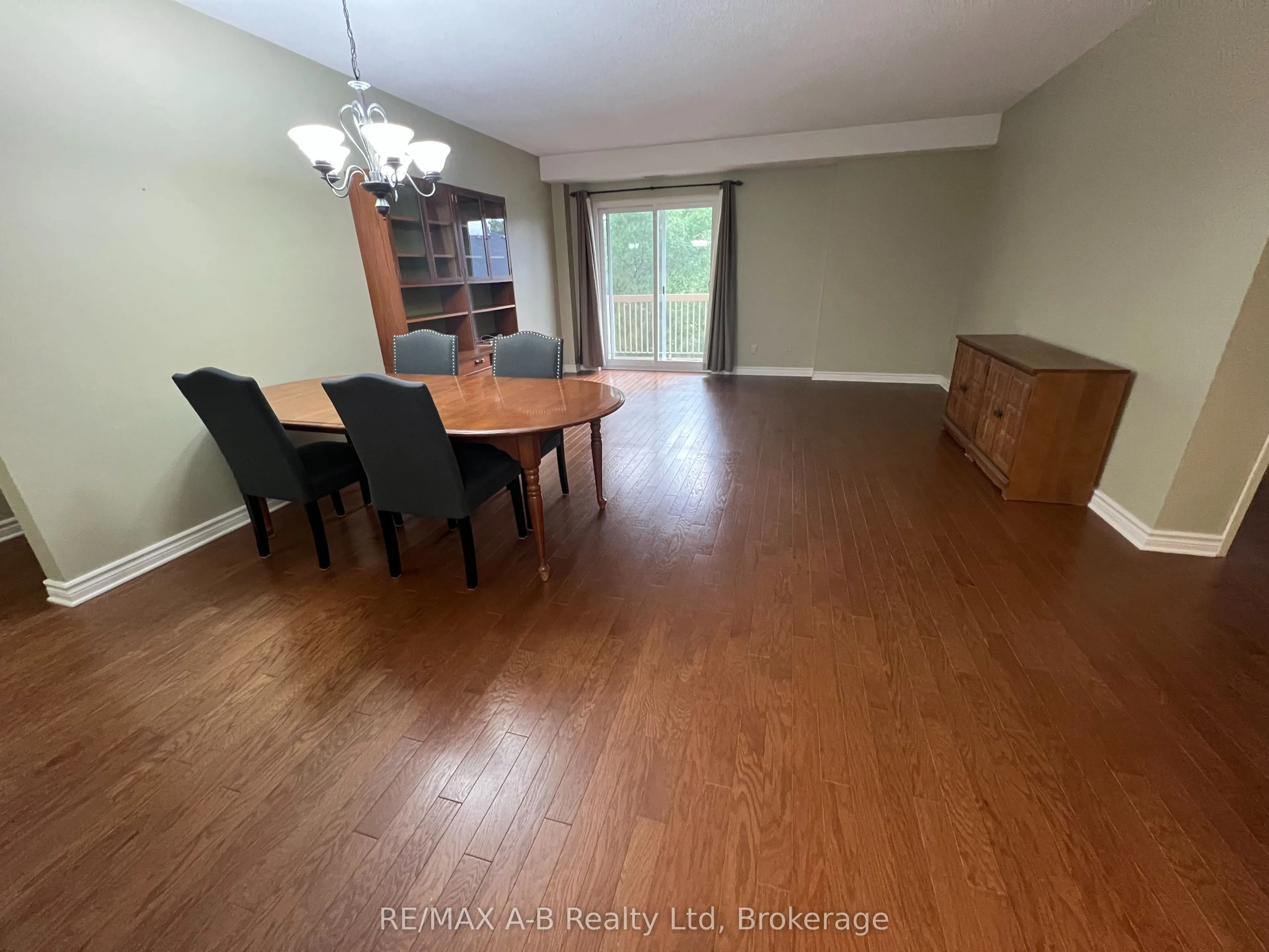 199 Hope Street East Street E, #305