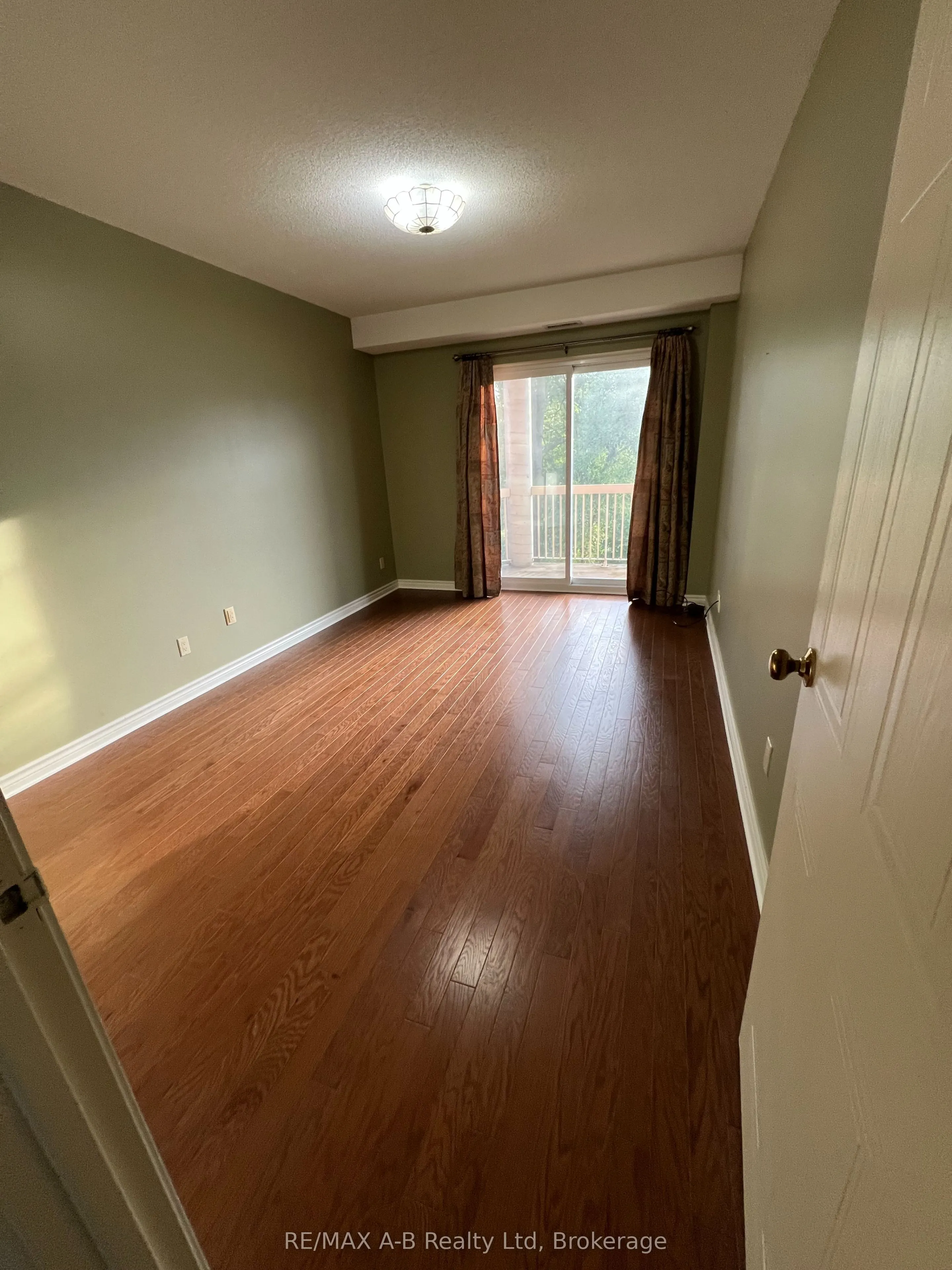 199 Hope Street East Street E, #305