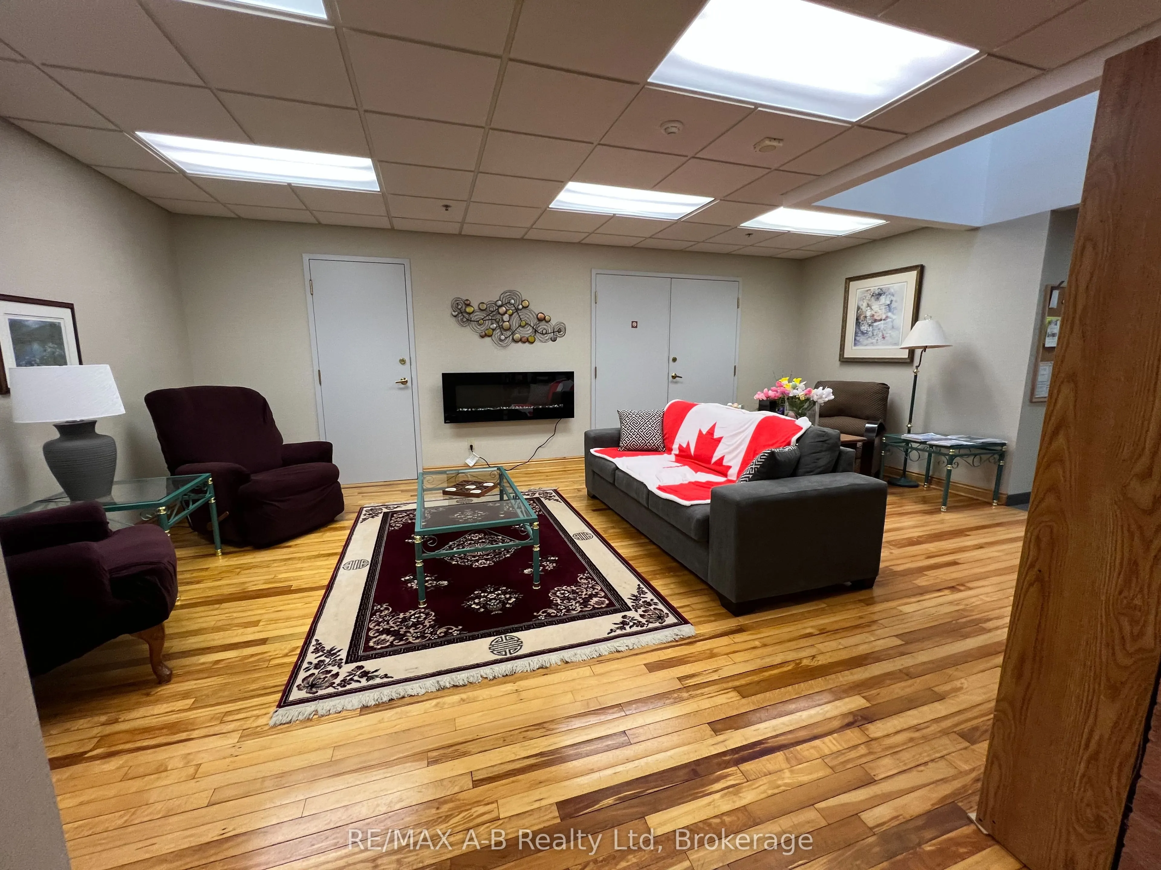 199 Hope Street East Street E, #305