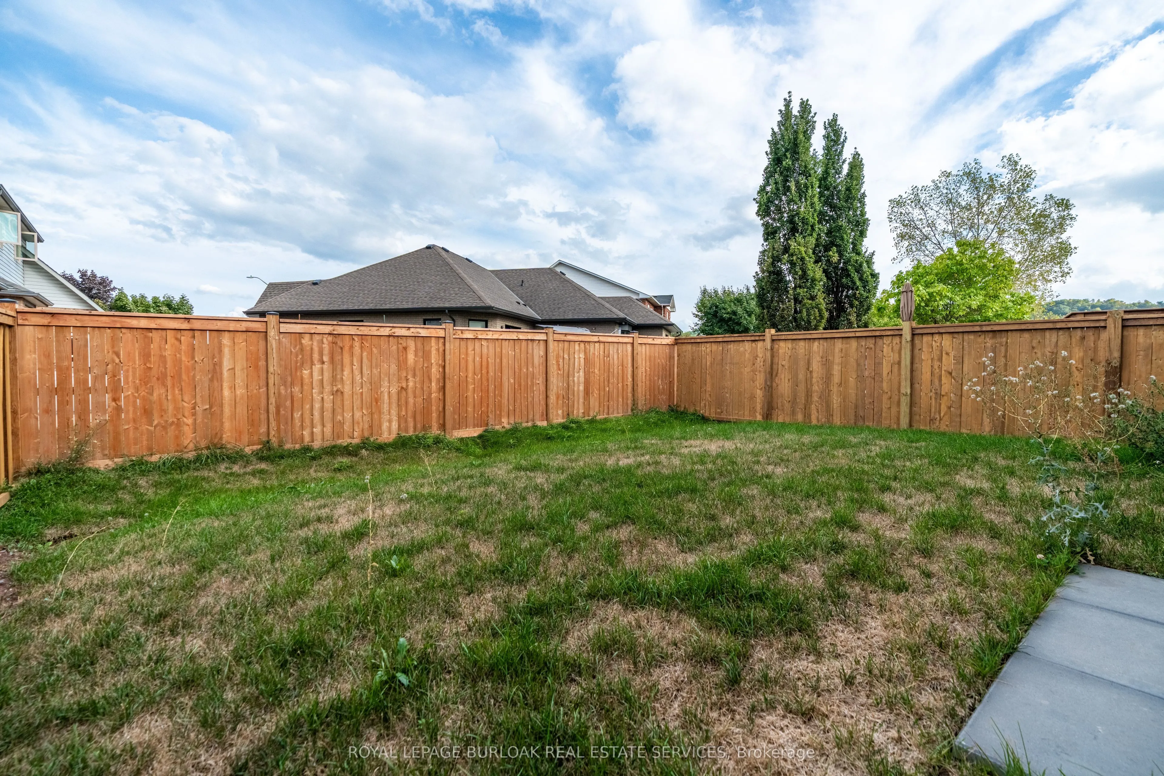 127 Starfire Crescent