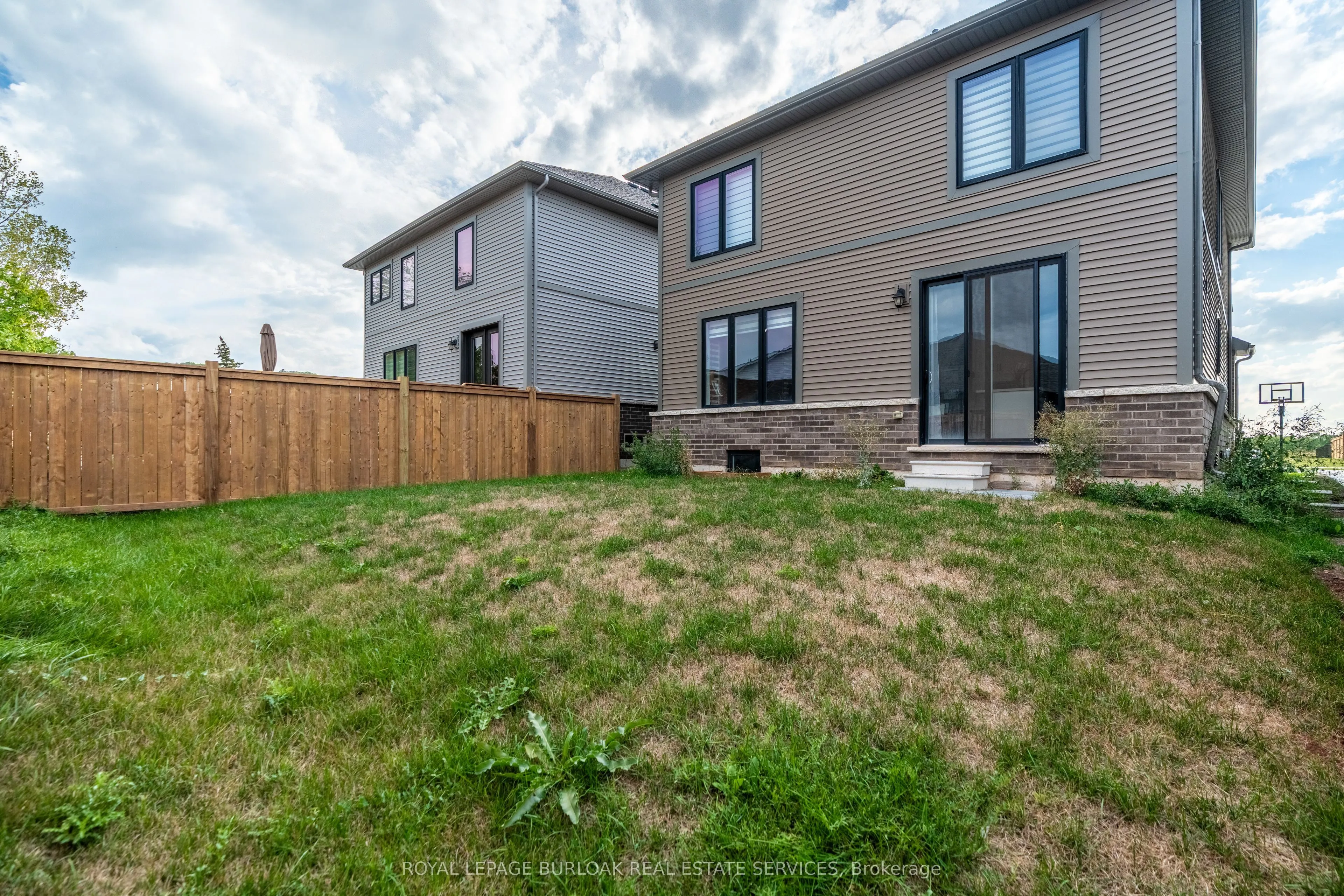 127 Starfire Crescent