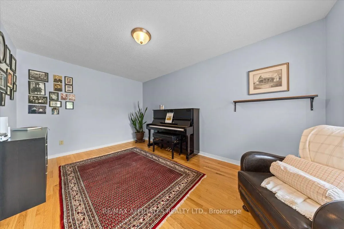 605 Falwyn Crescent