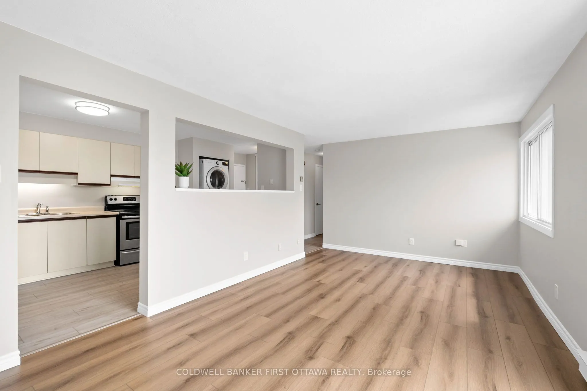 216 Viewmount Drive, #400