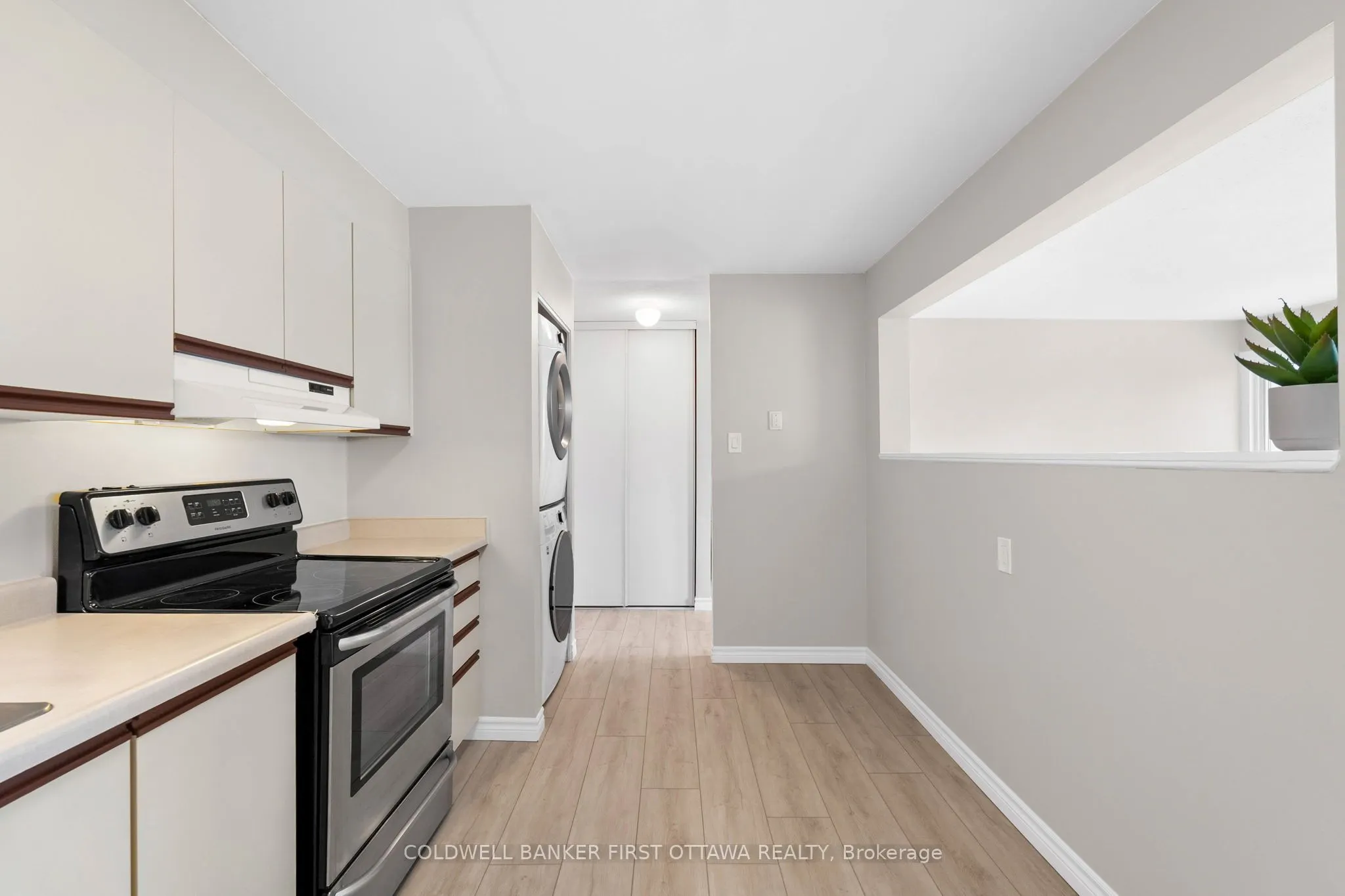 216 Viewmount Drive, #400