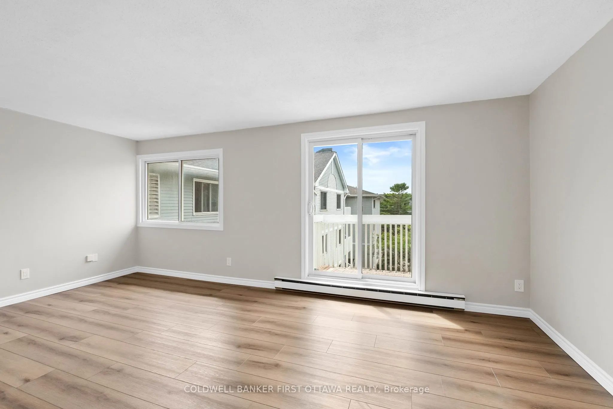216 Viewmount Drive, #400