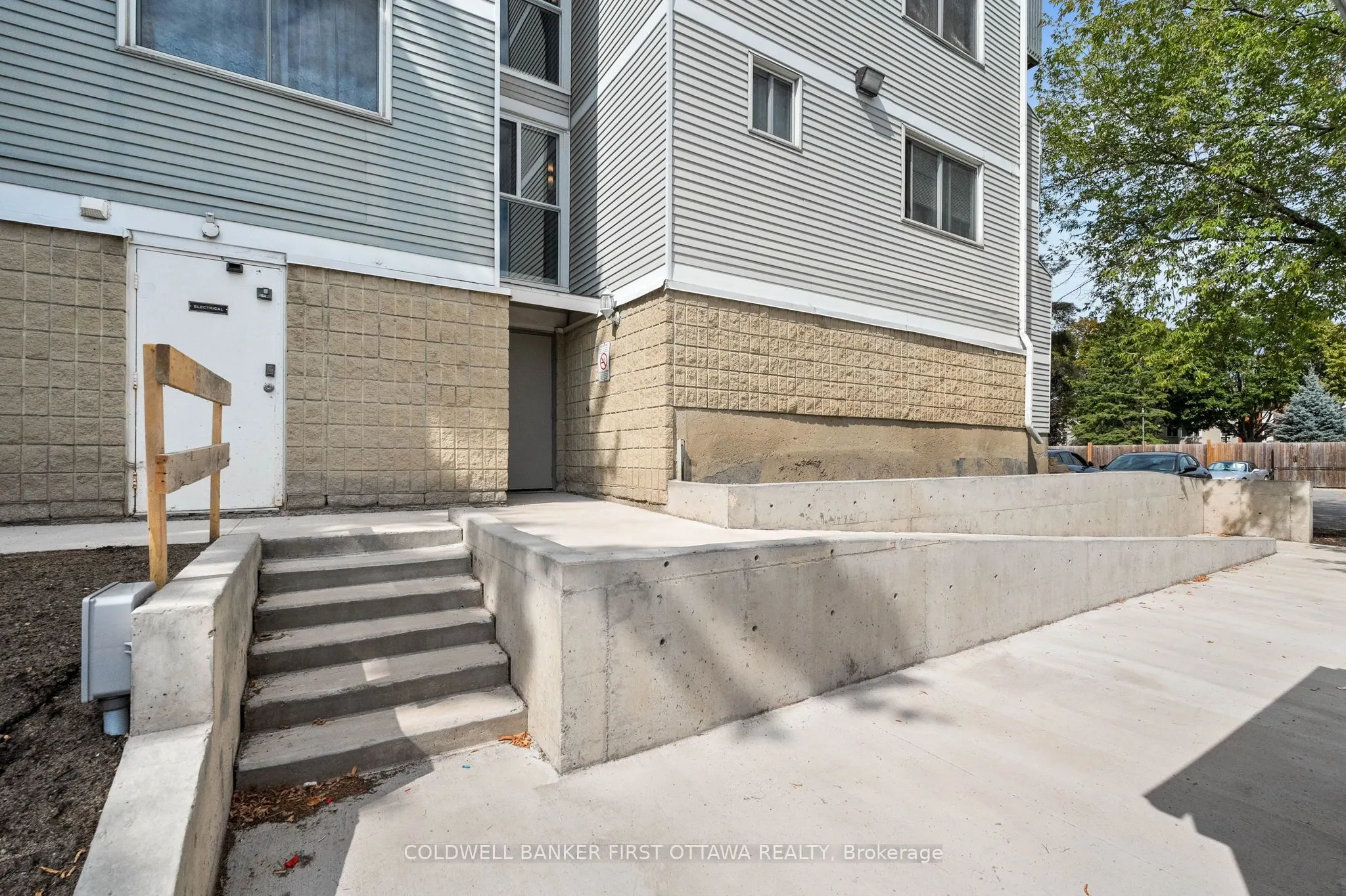 216 Viewmount Drive, #400