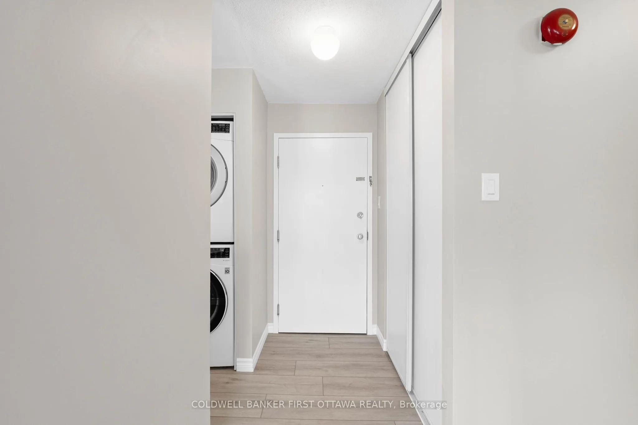 216 Viewmount Drive, #400