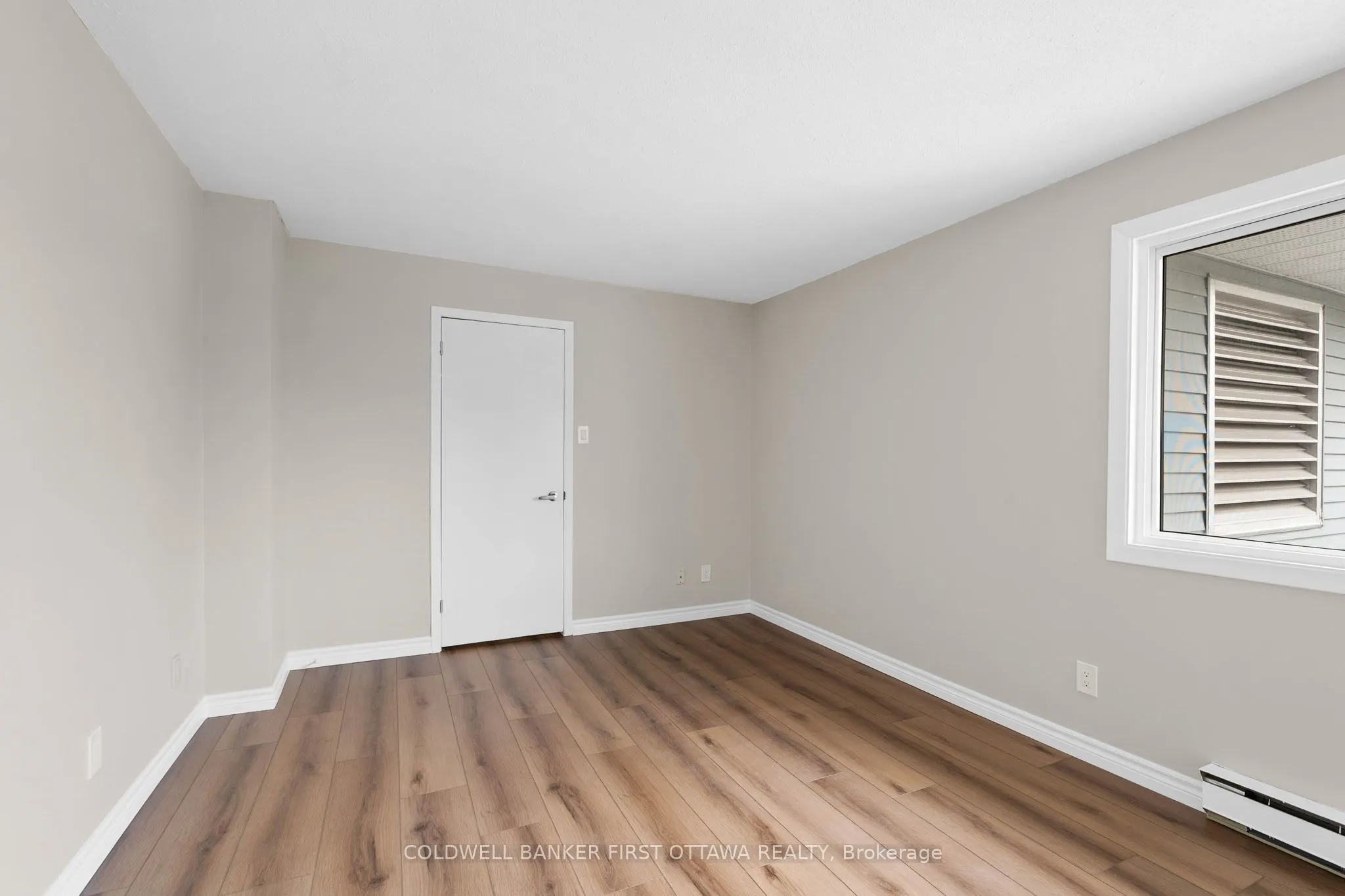 216 Viewmount Drive, #400
