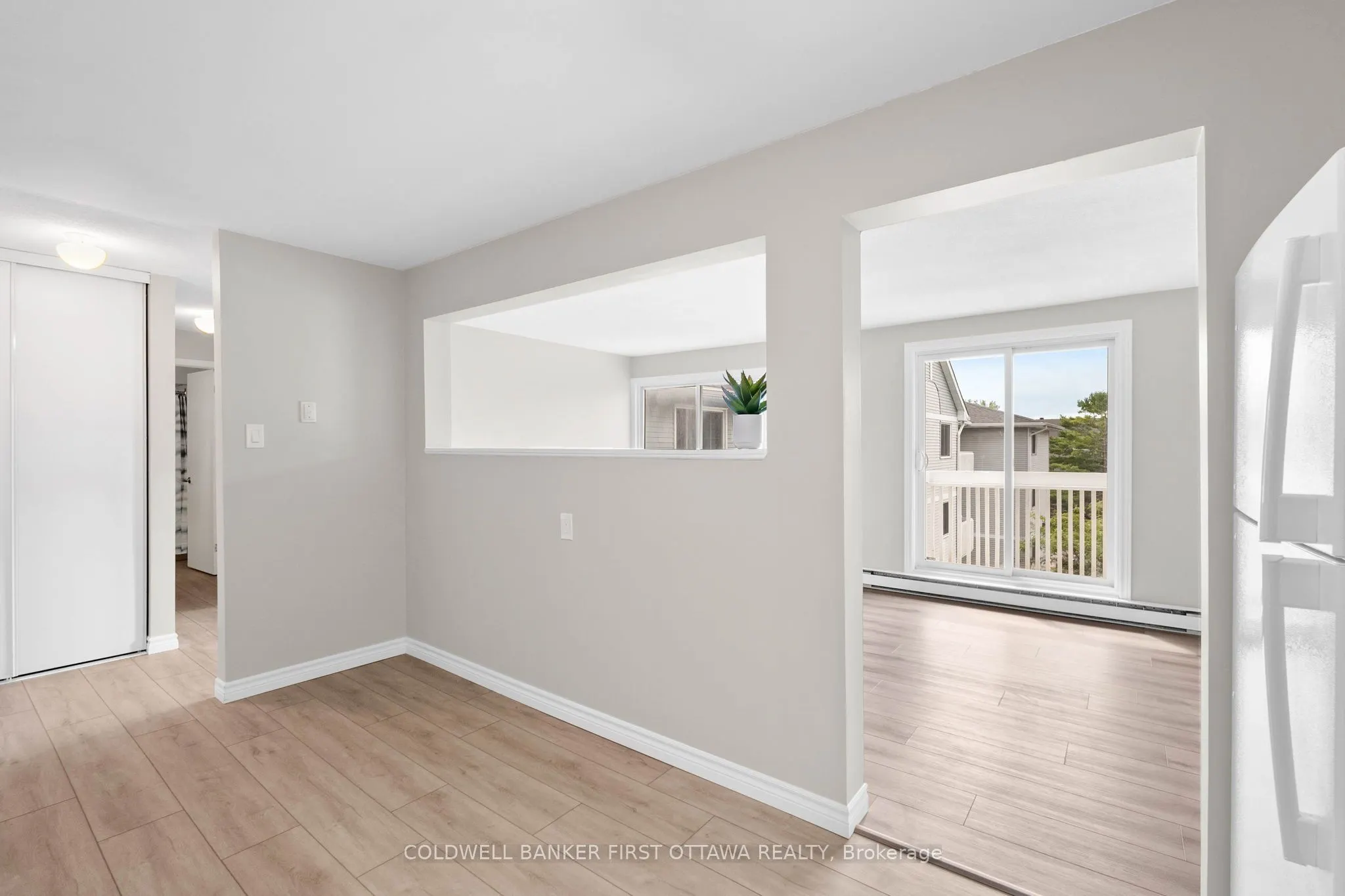 216 Viewmount Drive, #400