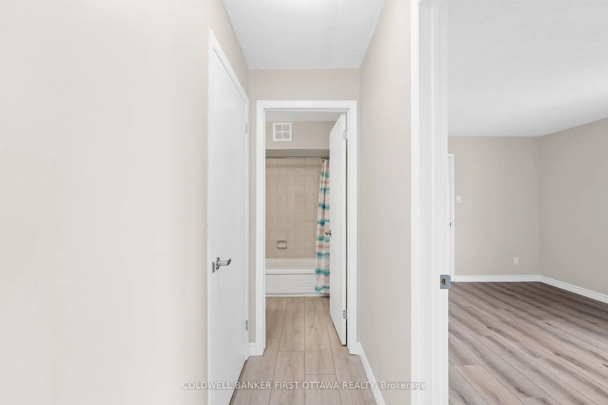 216 Viewmount Drive, #400