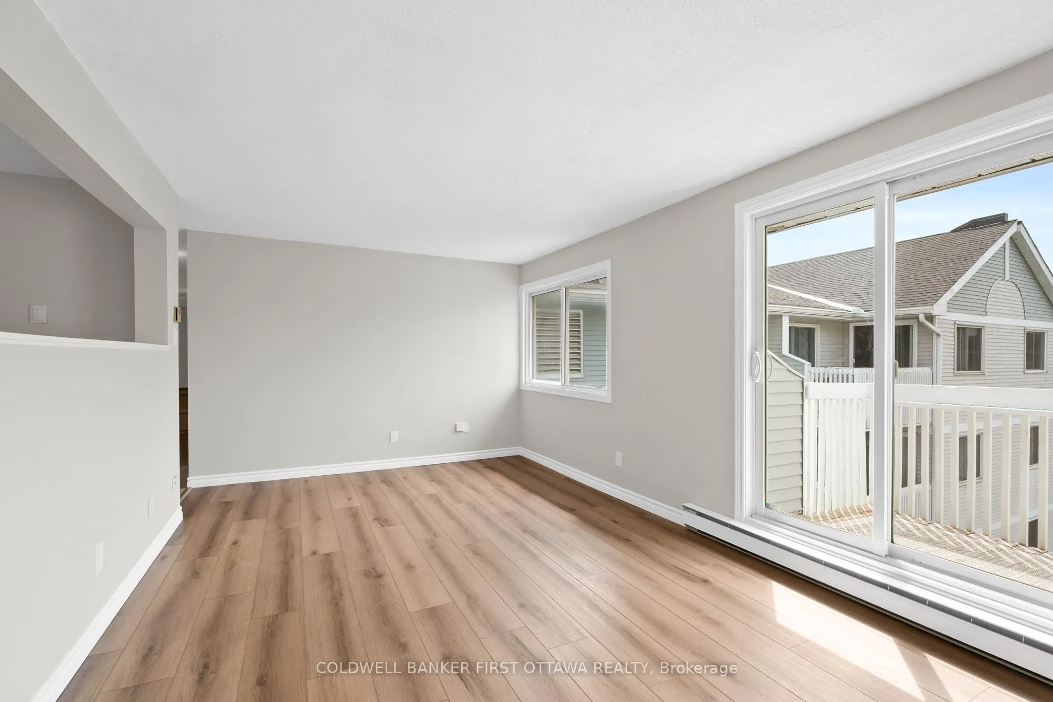 216 Viewmount Drive, #400