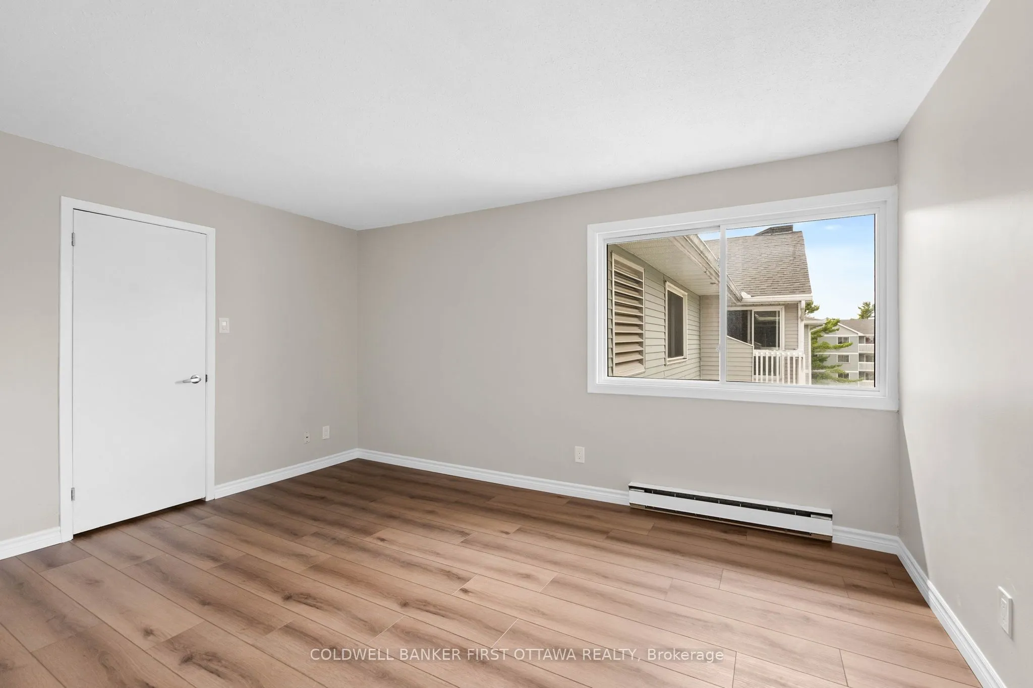 216 Viewmount Drive, #400