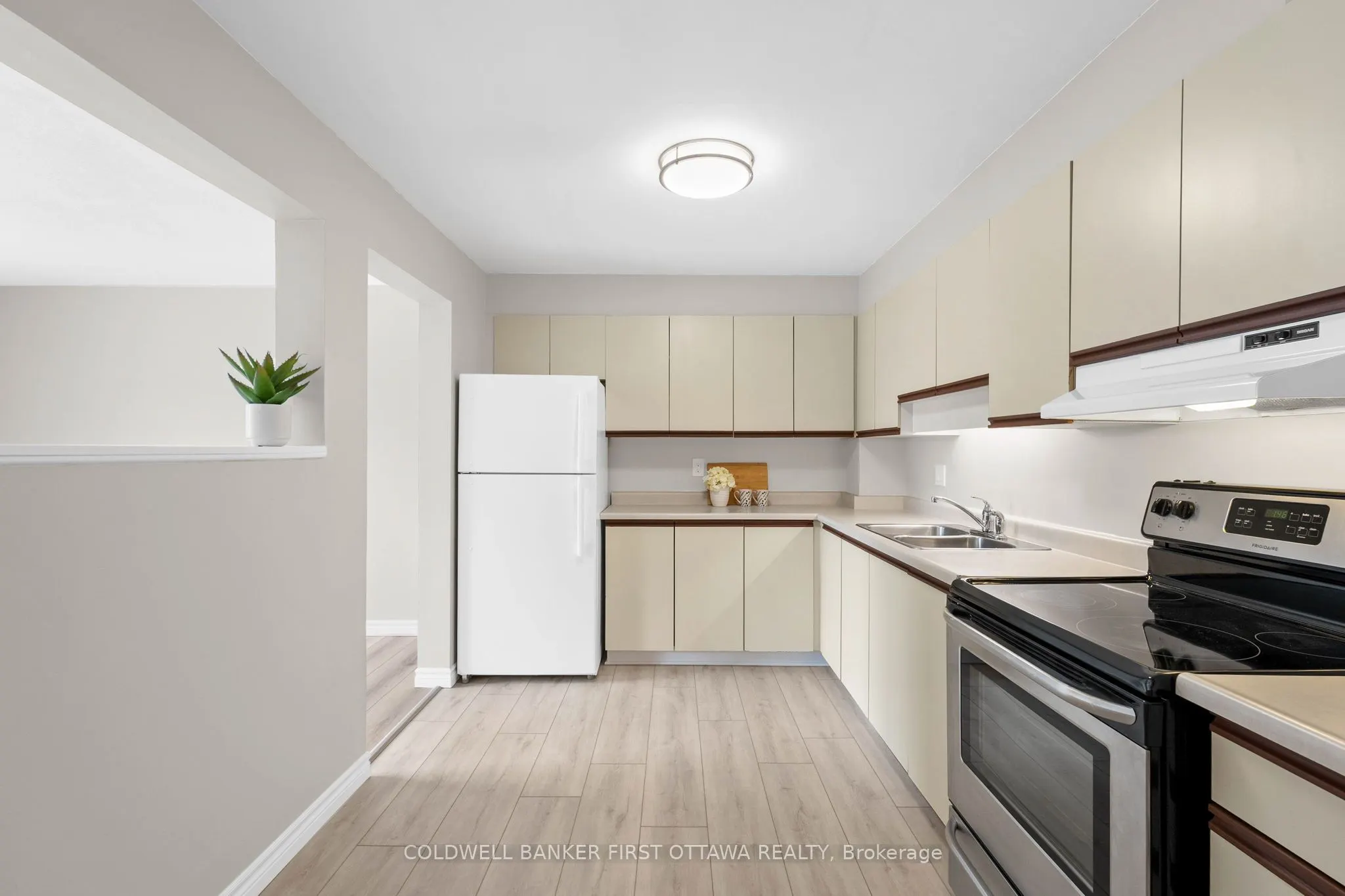 216 Viewmount Drive, #400