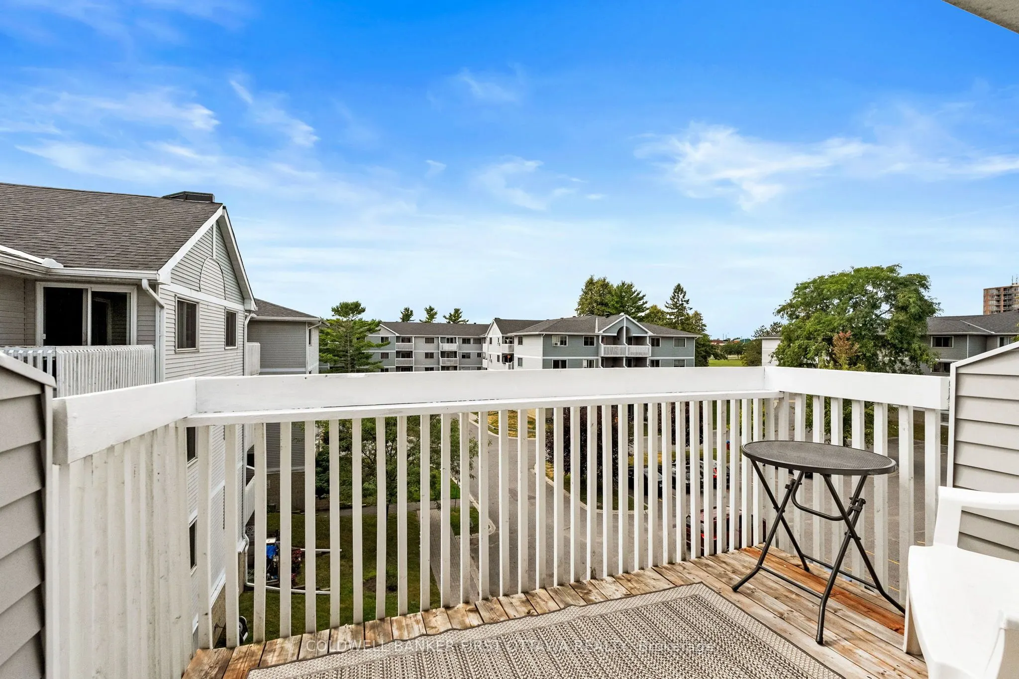 216 Viewmount Drive, #400