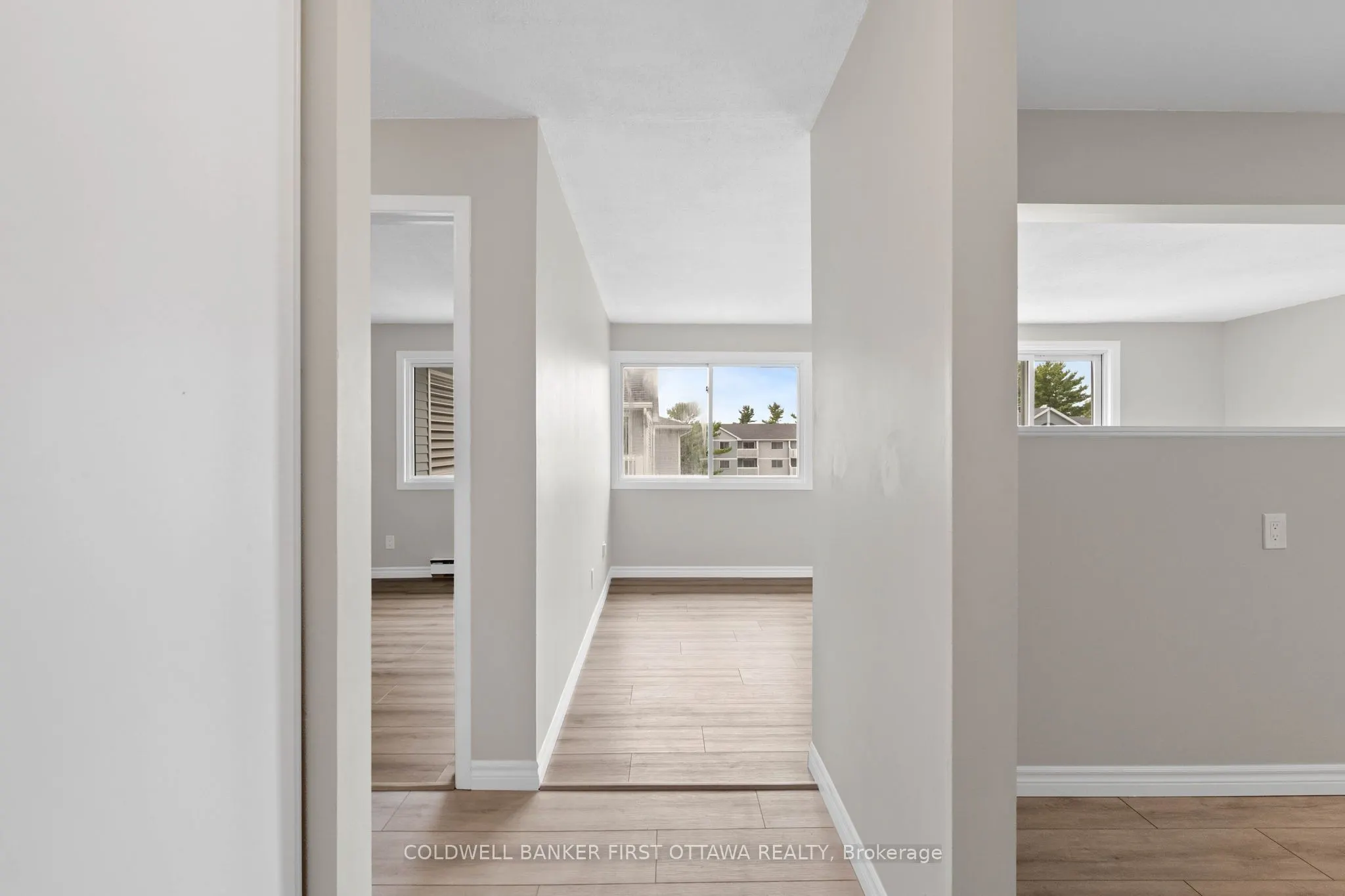 216 Viewmount Drive, #400