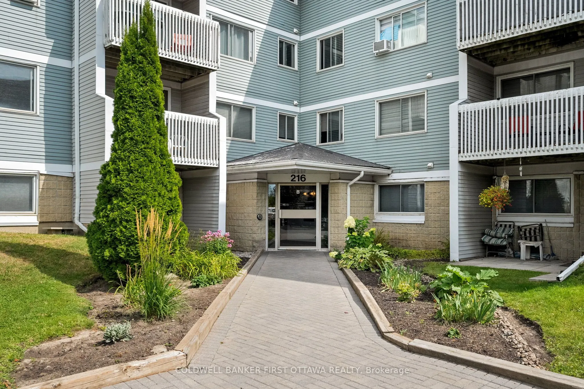 216 Viewmount Drive, #400