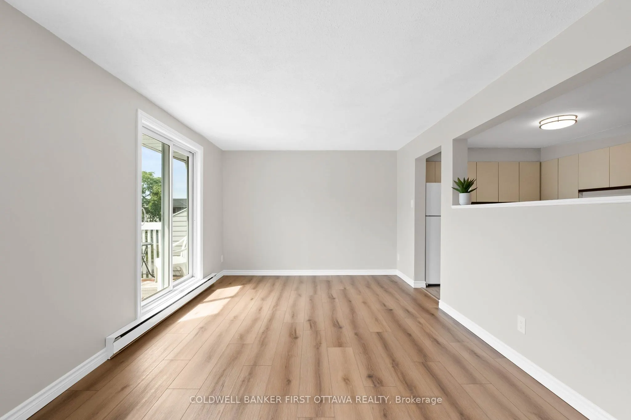 216 Viewmount Drive, #400