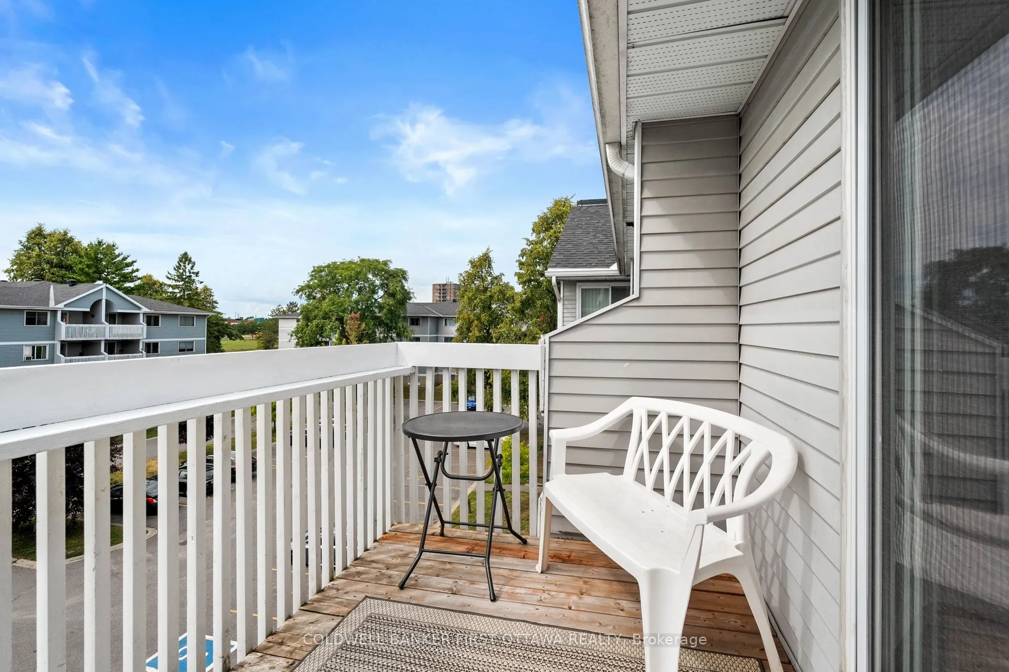 216 Viewmount Drive, #400