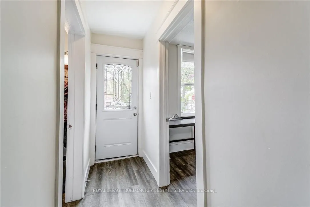 185 Simcoe Street E