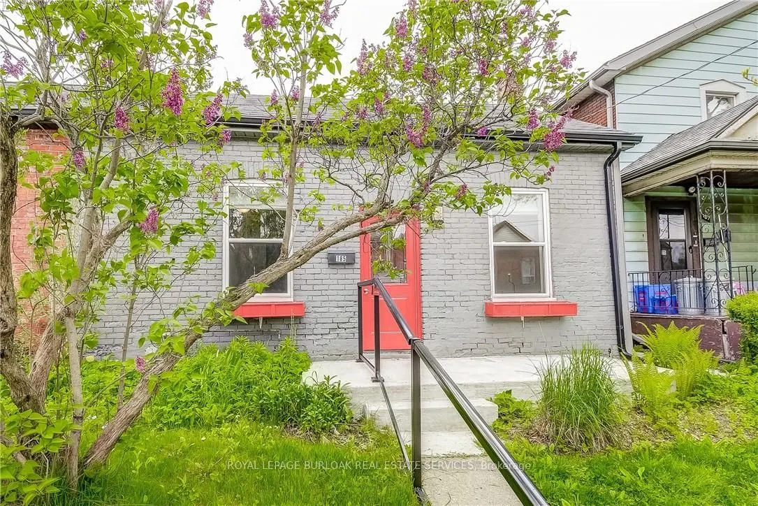185 Simcoe Street E
