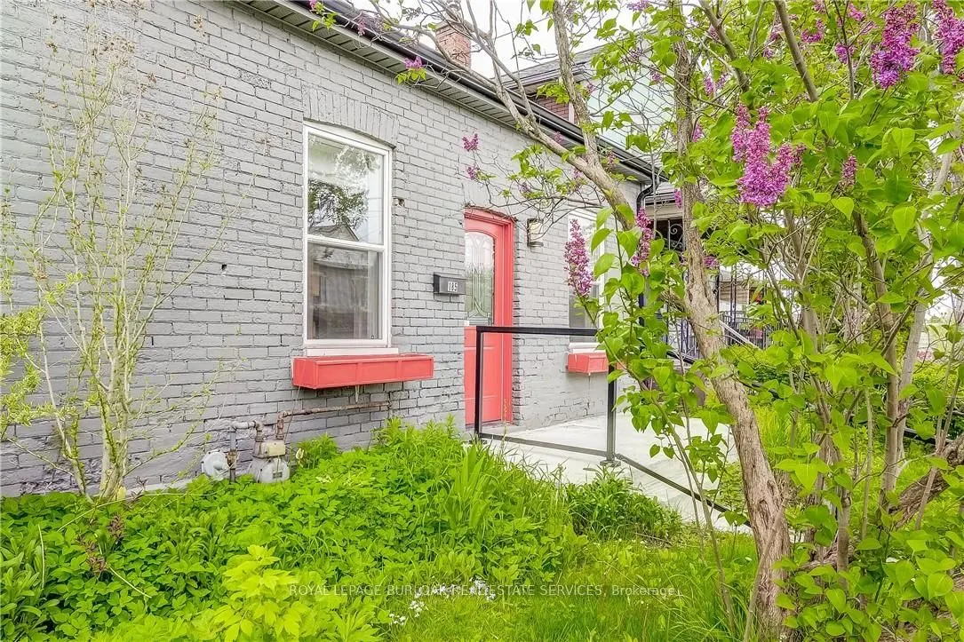 185 Simcoe Street E