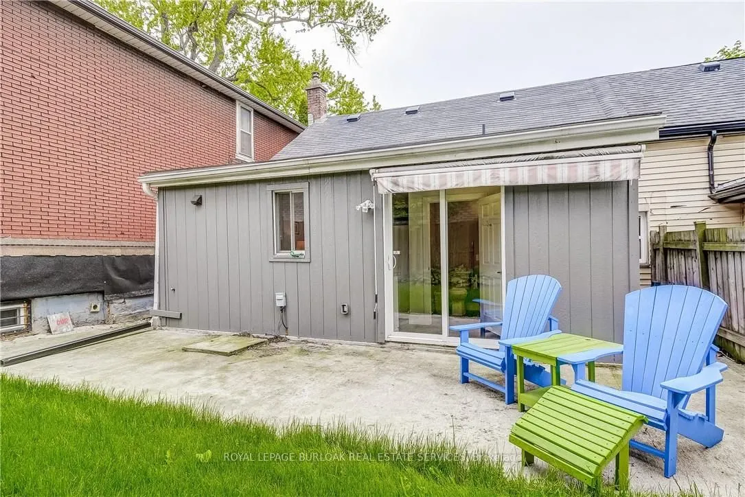 185 Simcoe Street E