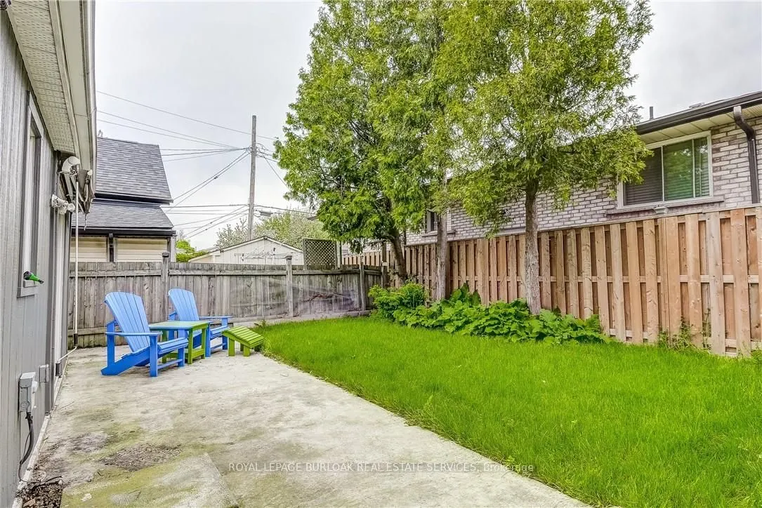185 Simcoe Street E