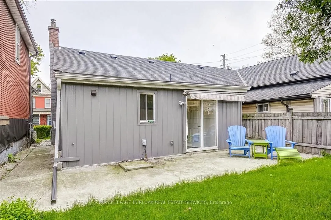 185 Simcoe Street E