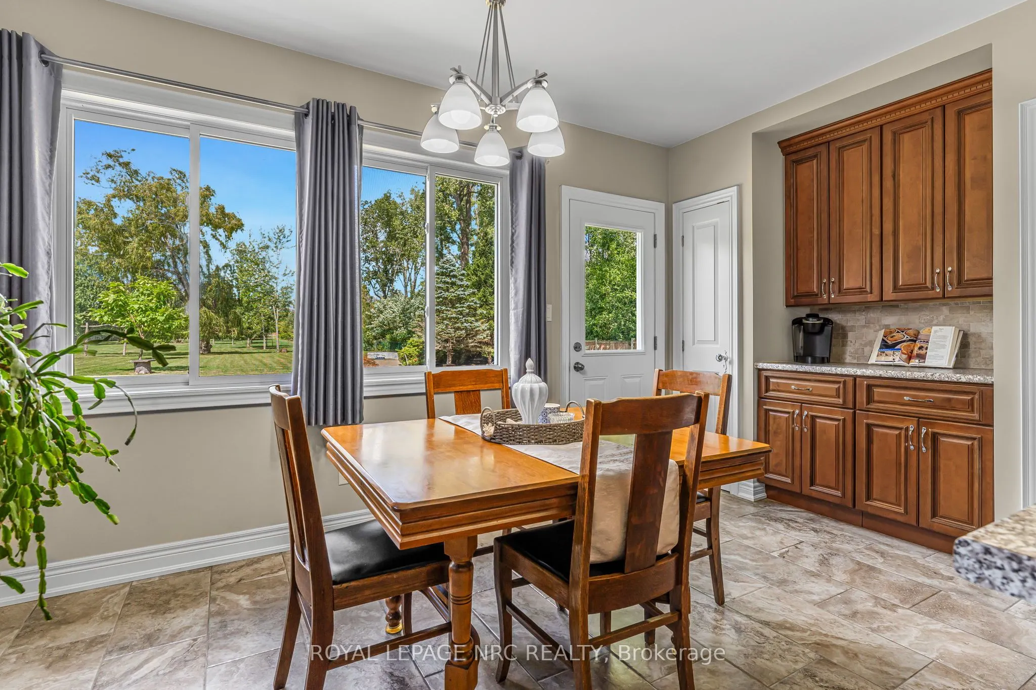 880 Edgemere Road