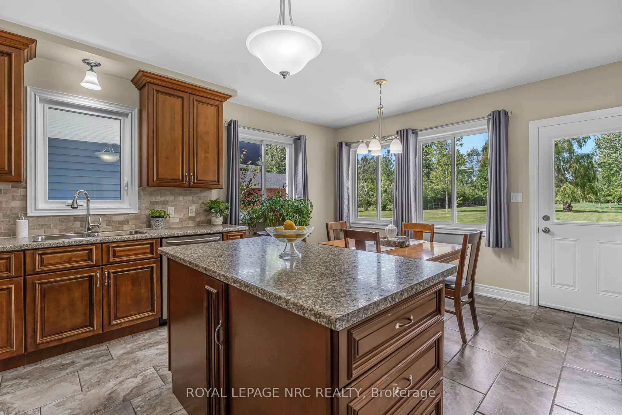 880 Edgemere Road