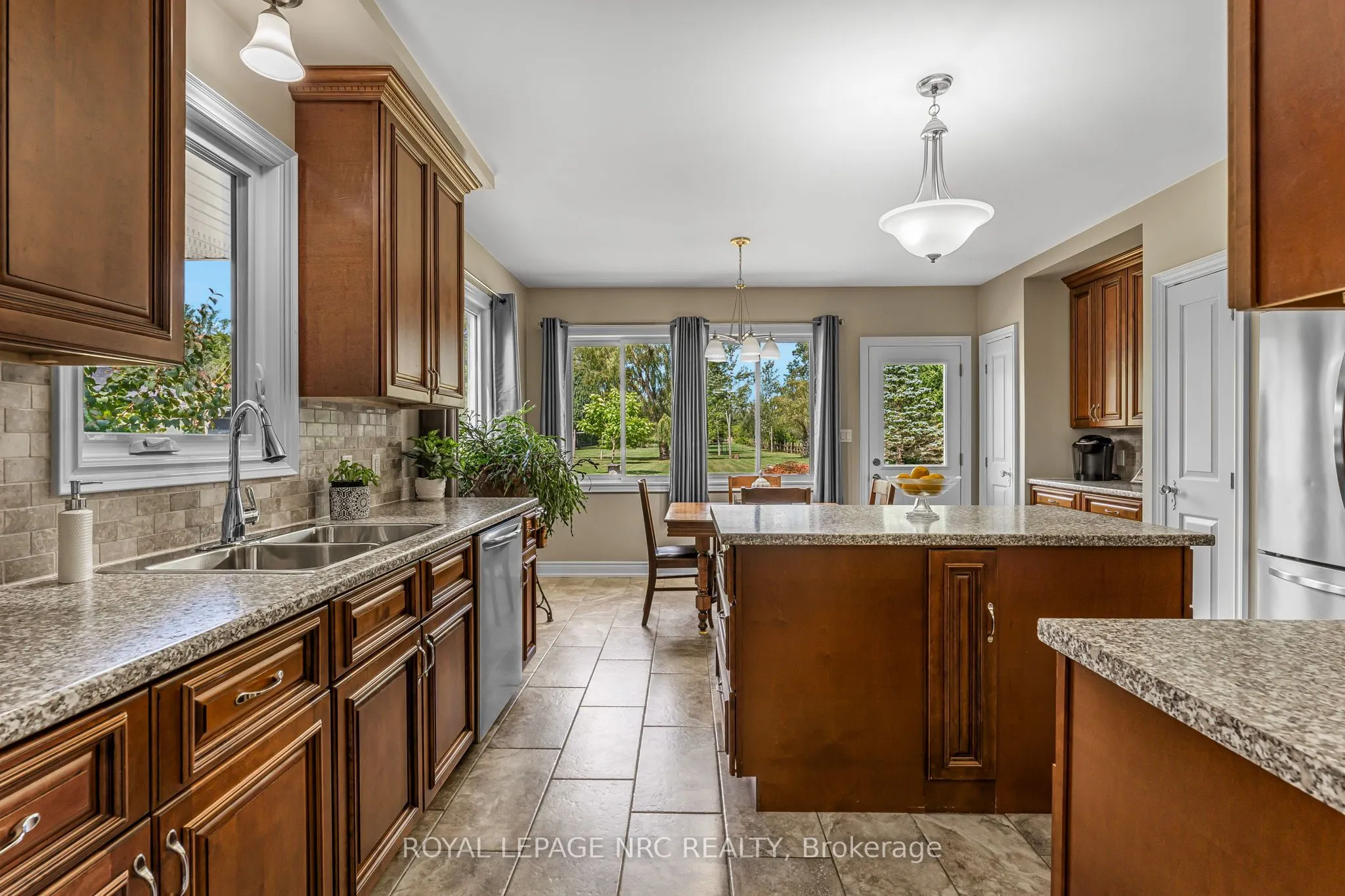 880 Edgemere Road