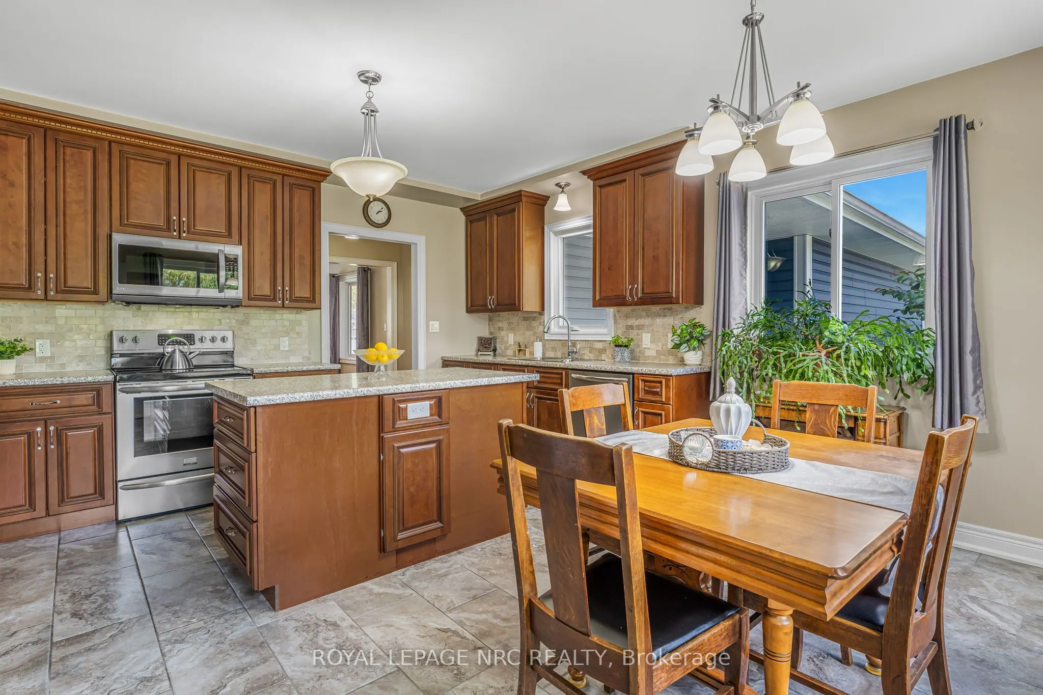 880 Edgemere Road