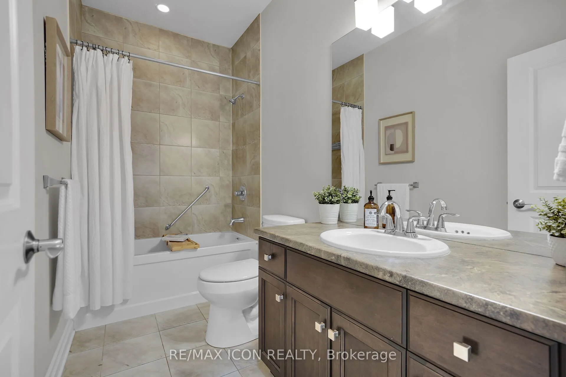 3278 Colonel Talbot Road, #33