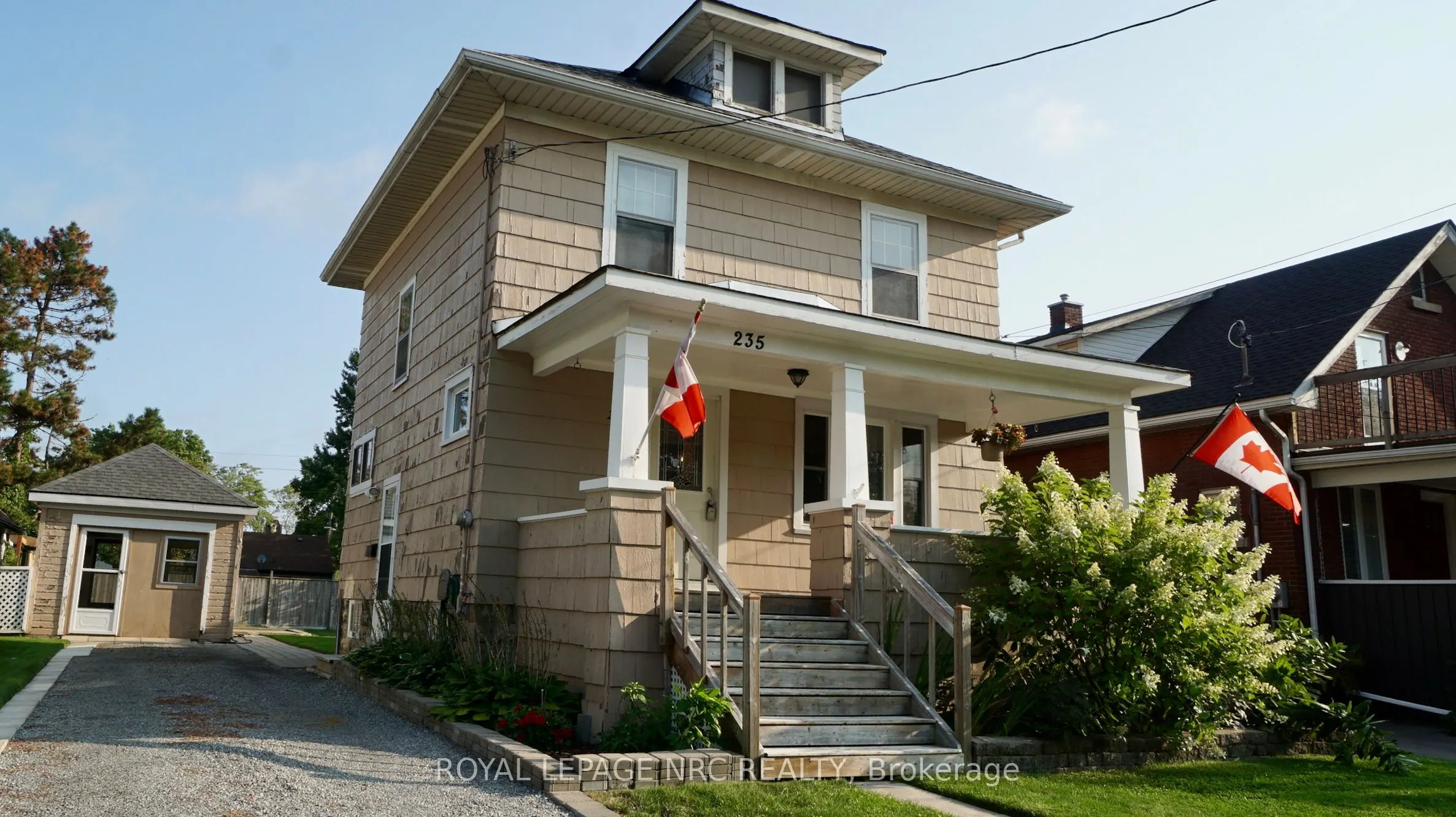 235 Clarence Street W