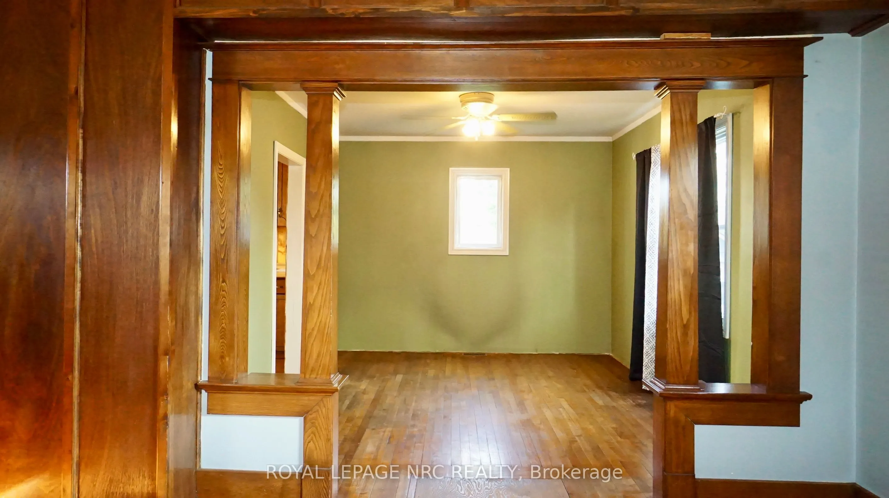 235 Clarence Street W