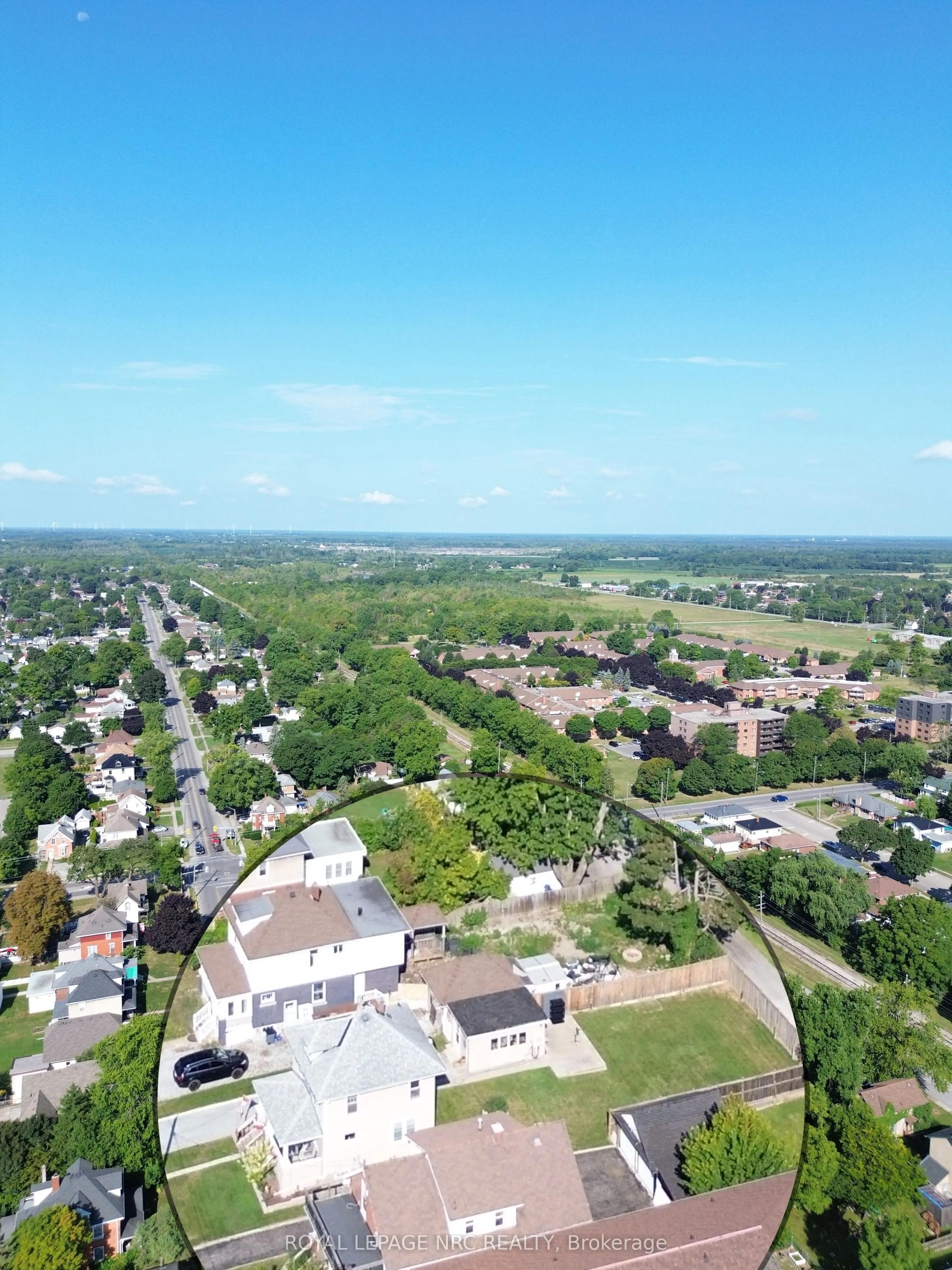 235 Clarence Street W