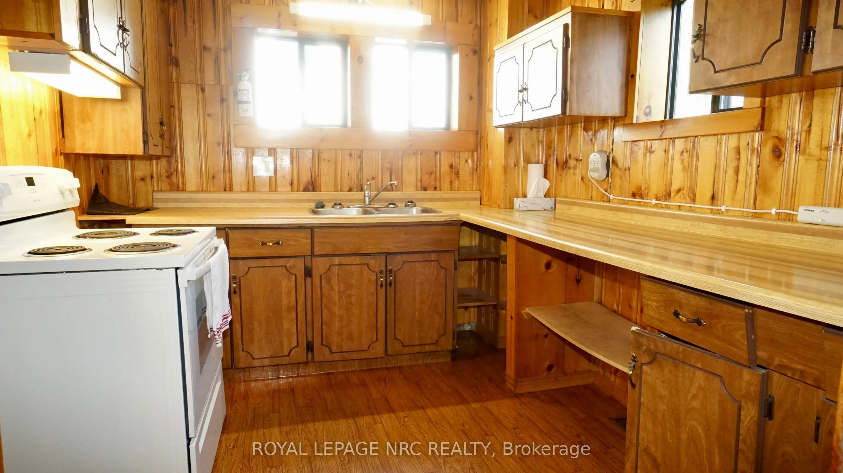 235 Clarence Street W
