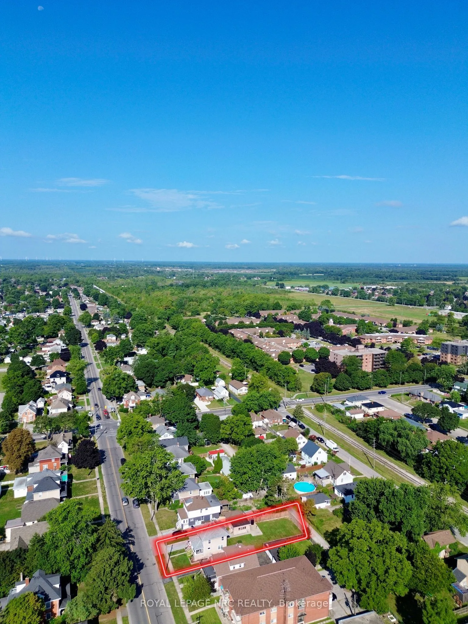 235 Clarence Street W