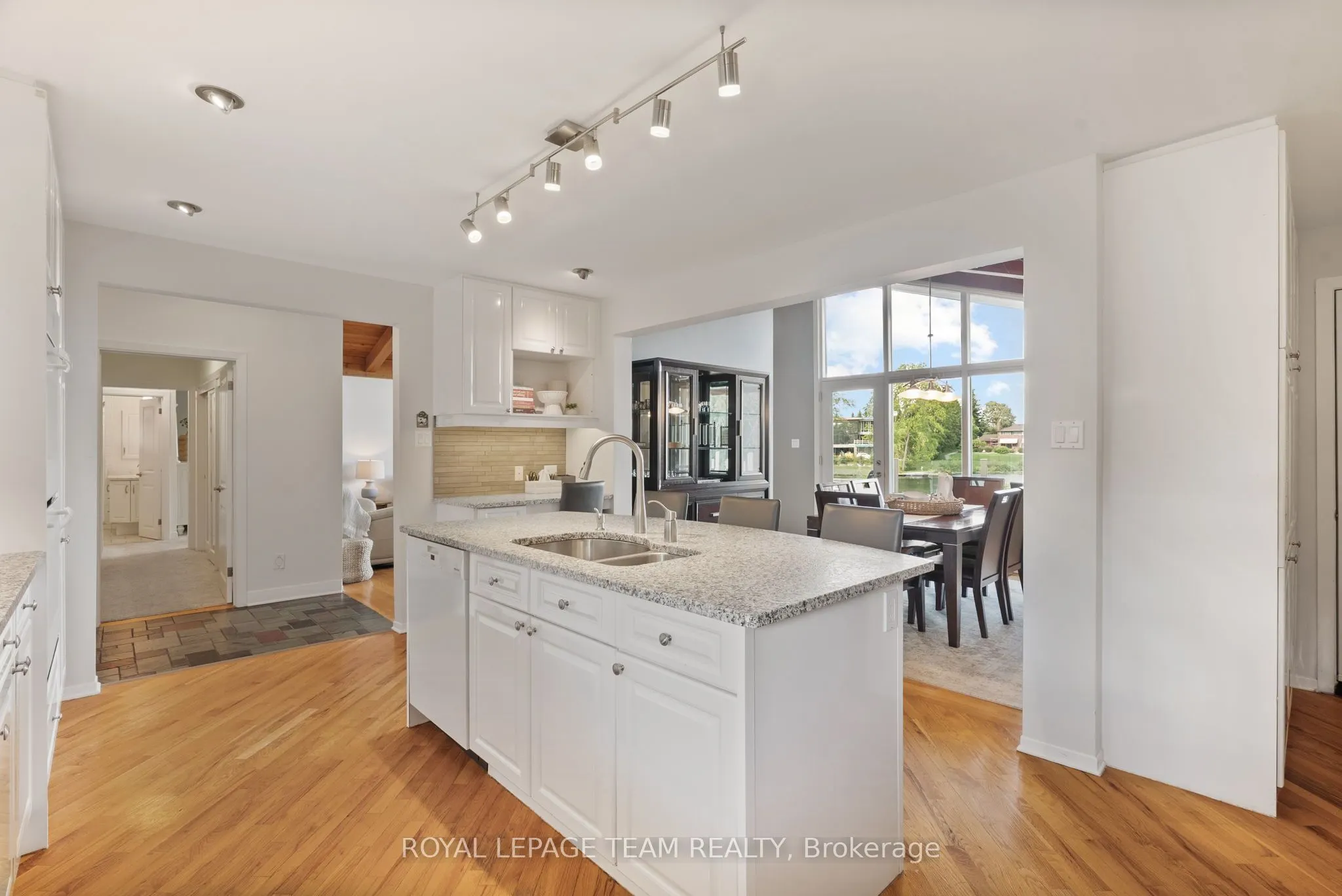 5409 Riverside Crescent