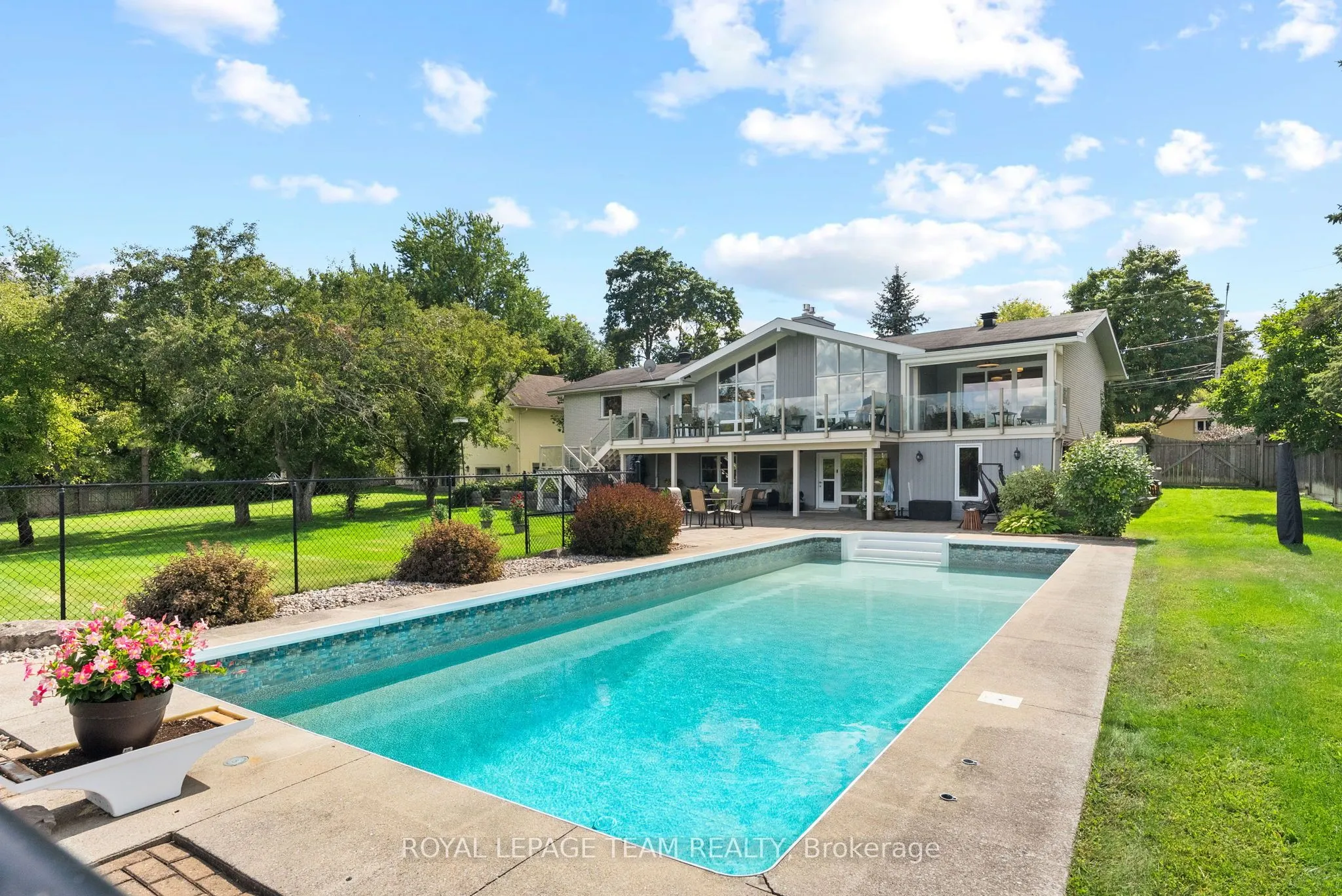 5409 Riverside Crescent