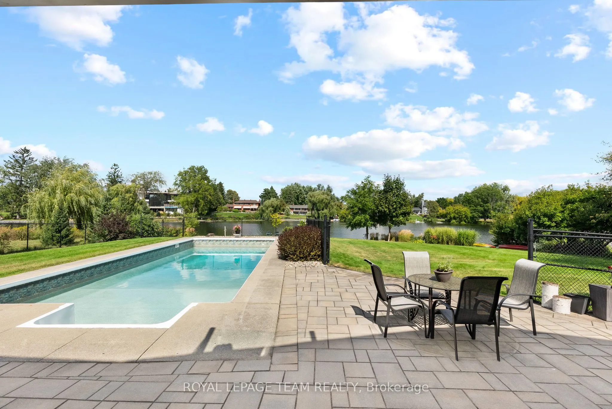 5409 Riverside Crescent