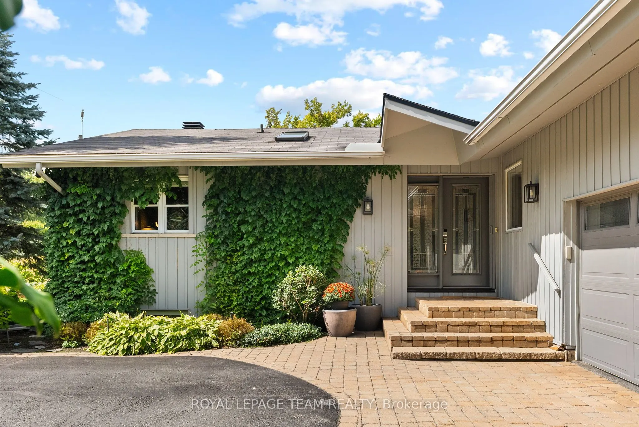 5409 Riverside Crescent