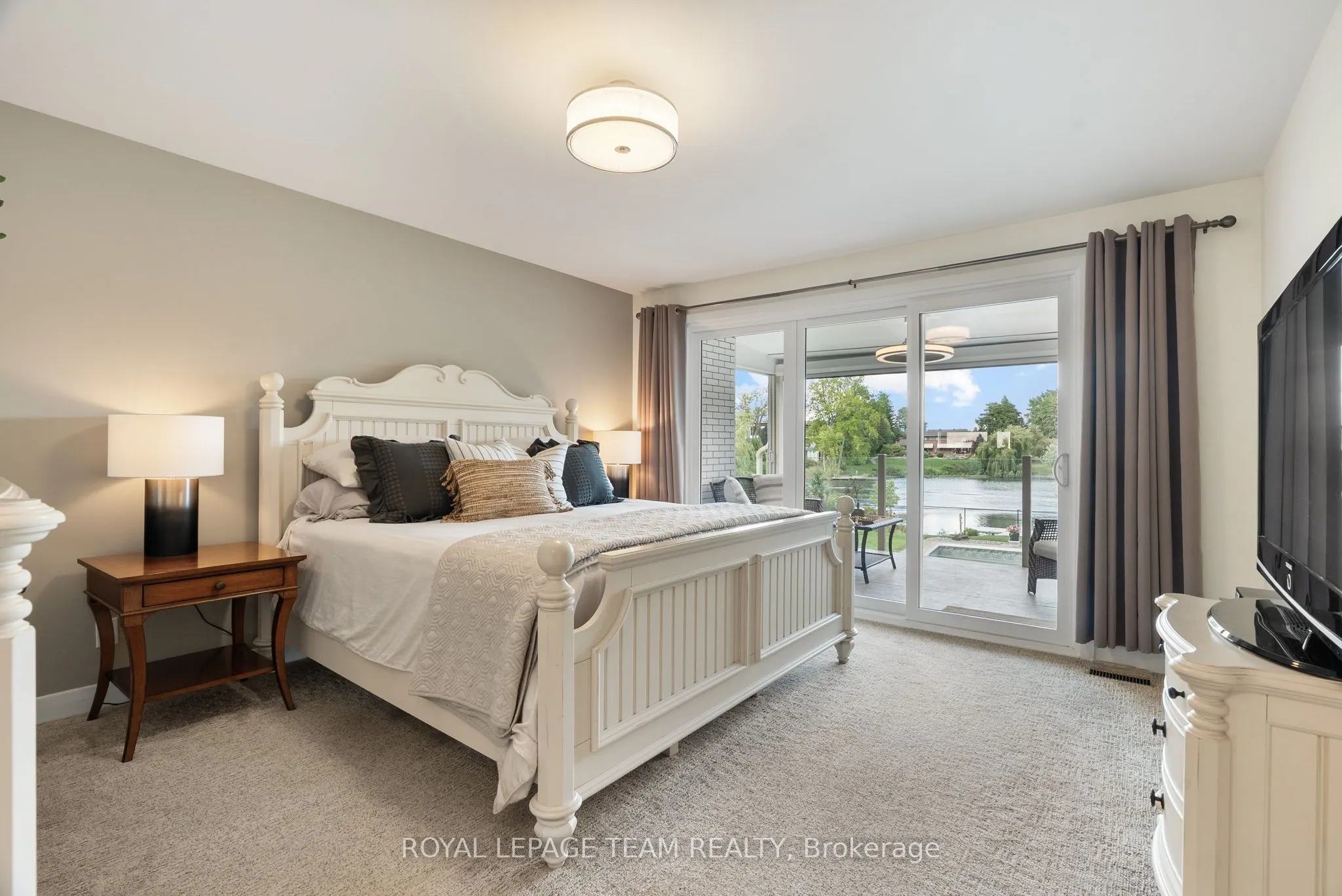 5409 Riverside Crescent