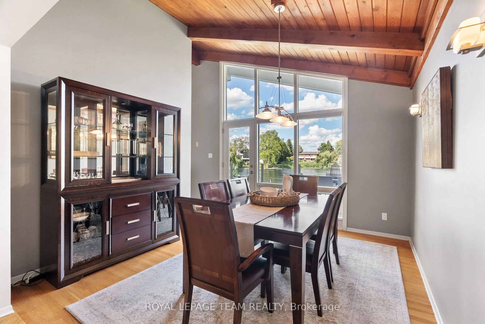 5409 Riverside Crescent